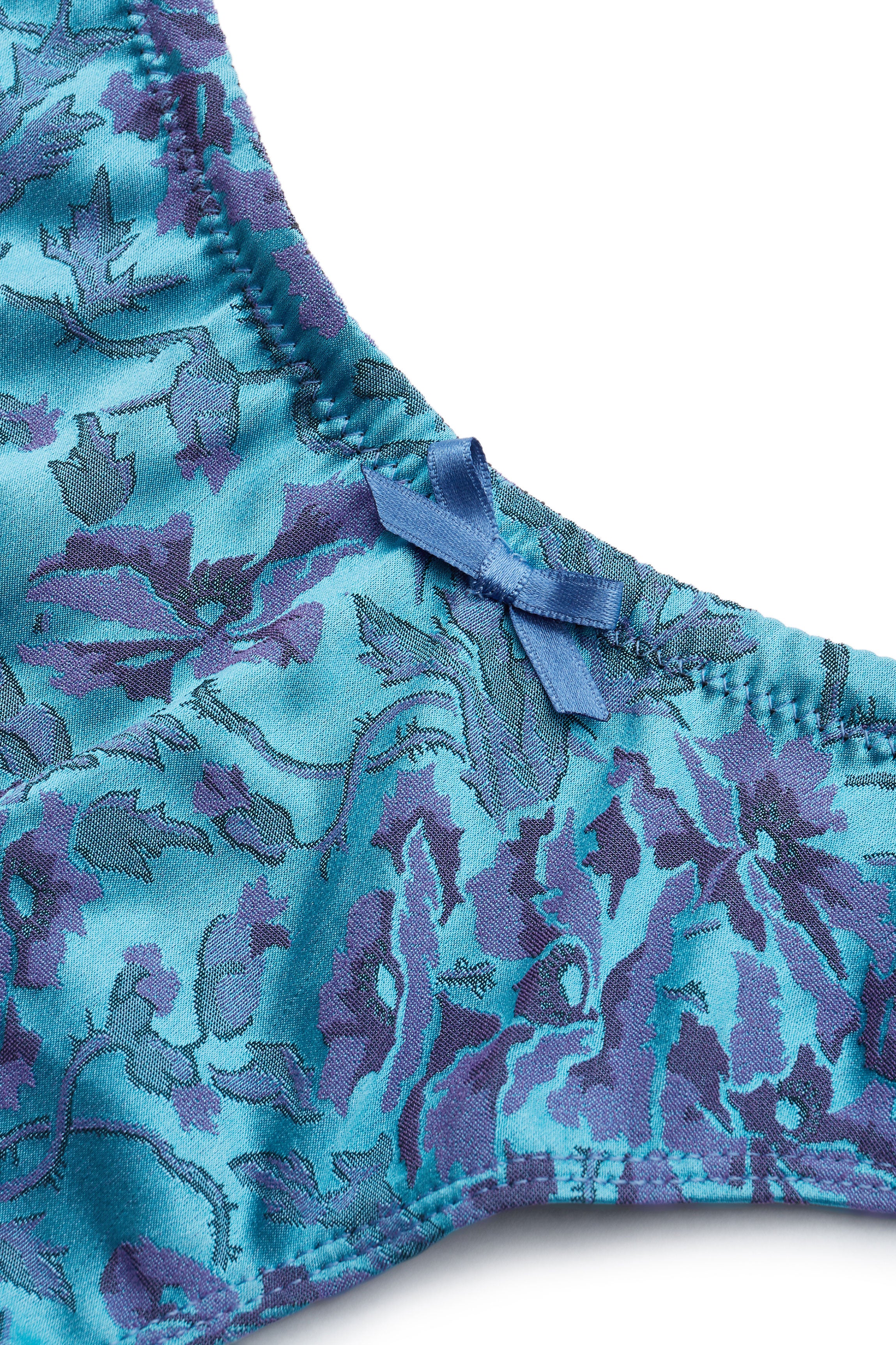 cadolle-tanga-noum-a-soie-et-dentelle-string-invisible image 3