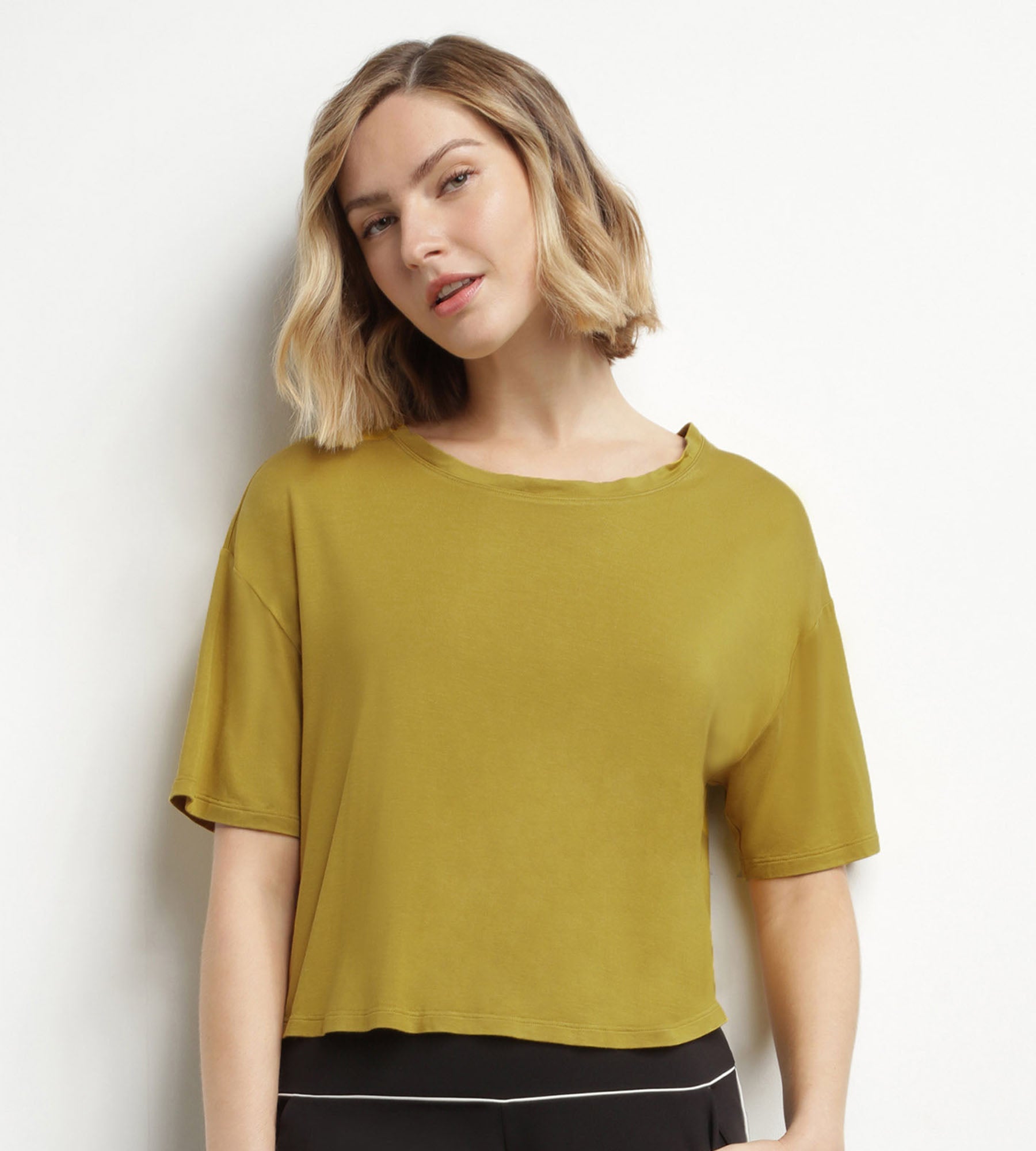 dim-move-t-shirt-de-sport-femme-viscose-vert-olive-dos-ouvert image 1