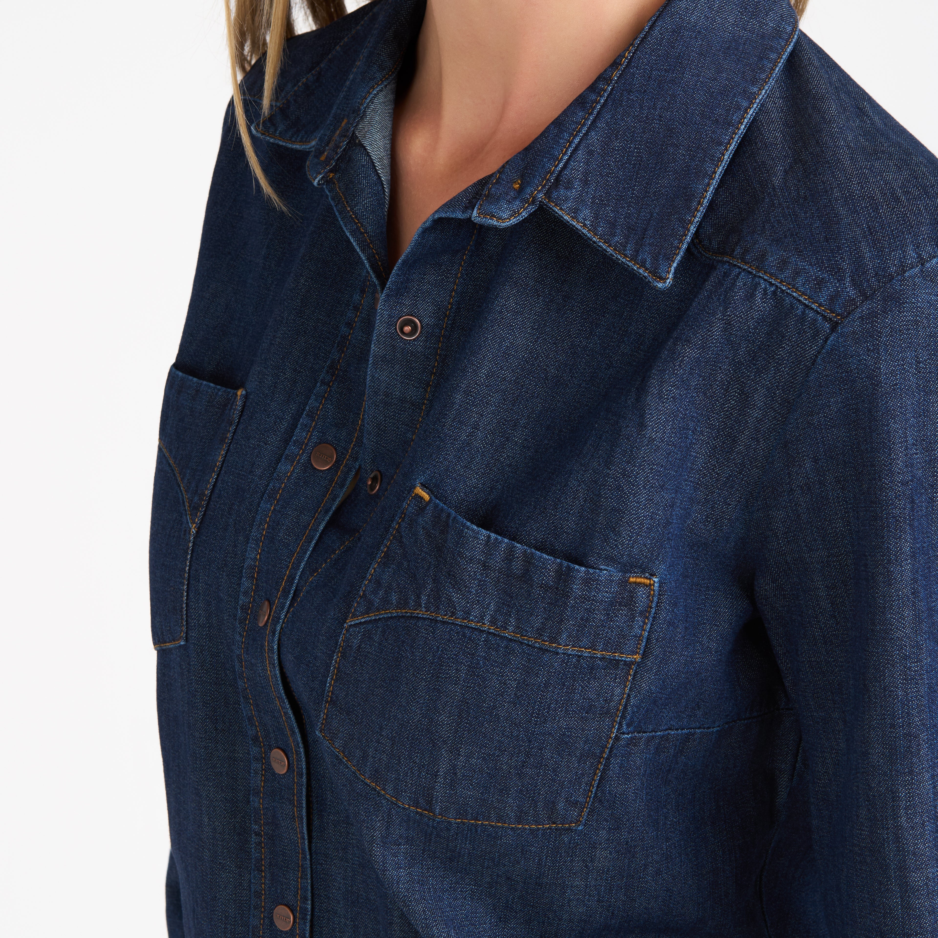 atelier-tuffery-chemise-femme-en-jean-brut-c-vennes image 4