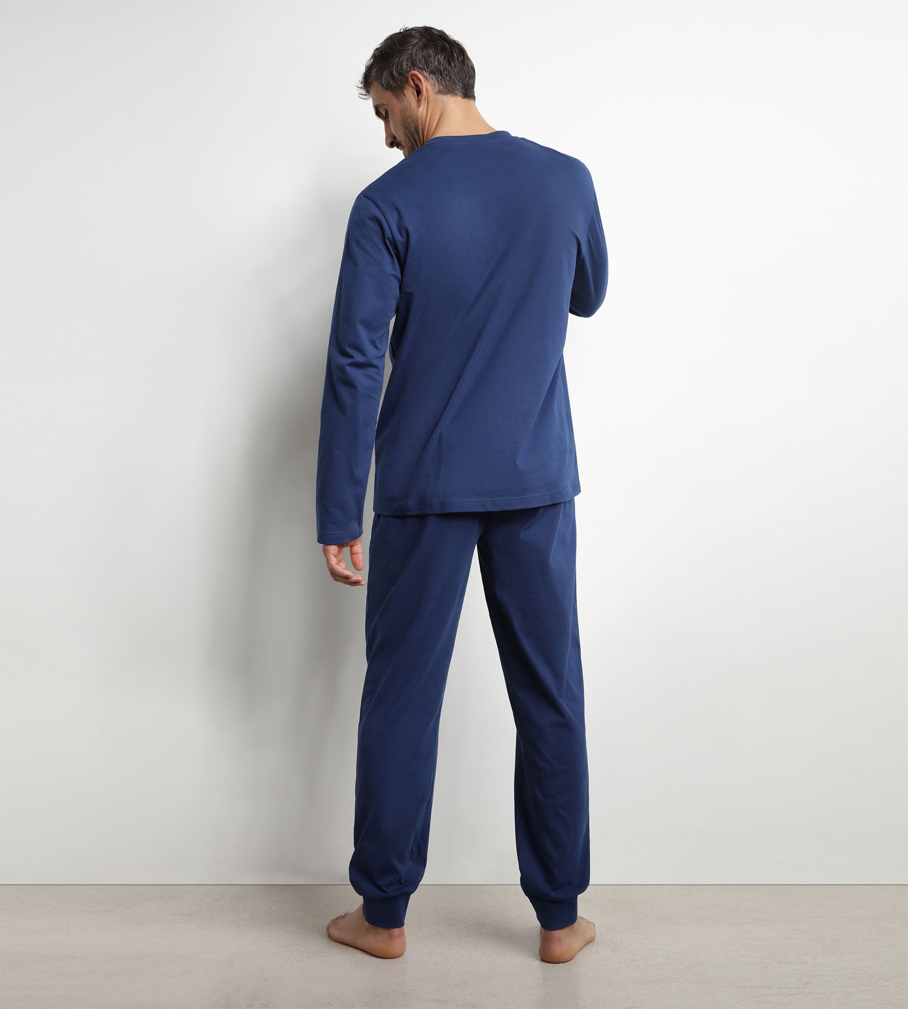 dim-nightwear-ensemble-pyjama-jogger-col-serafino-bleu-nuit-homme image 2