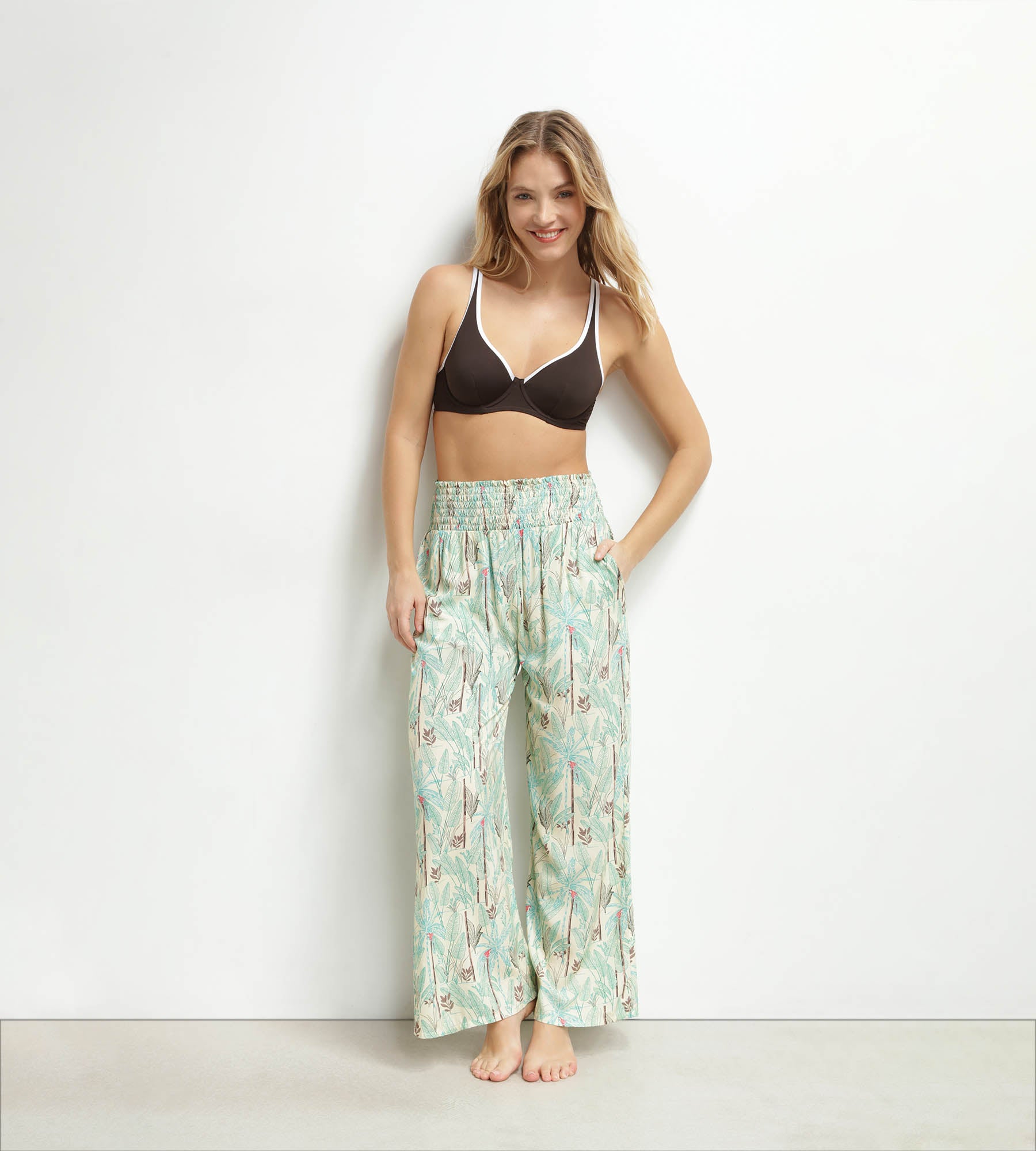 dim-pantalon-de-plage-femme-large-motif-palmiers image 3