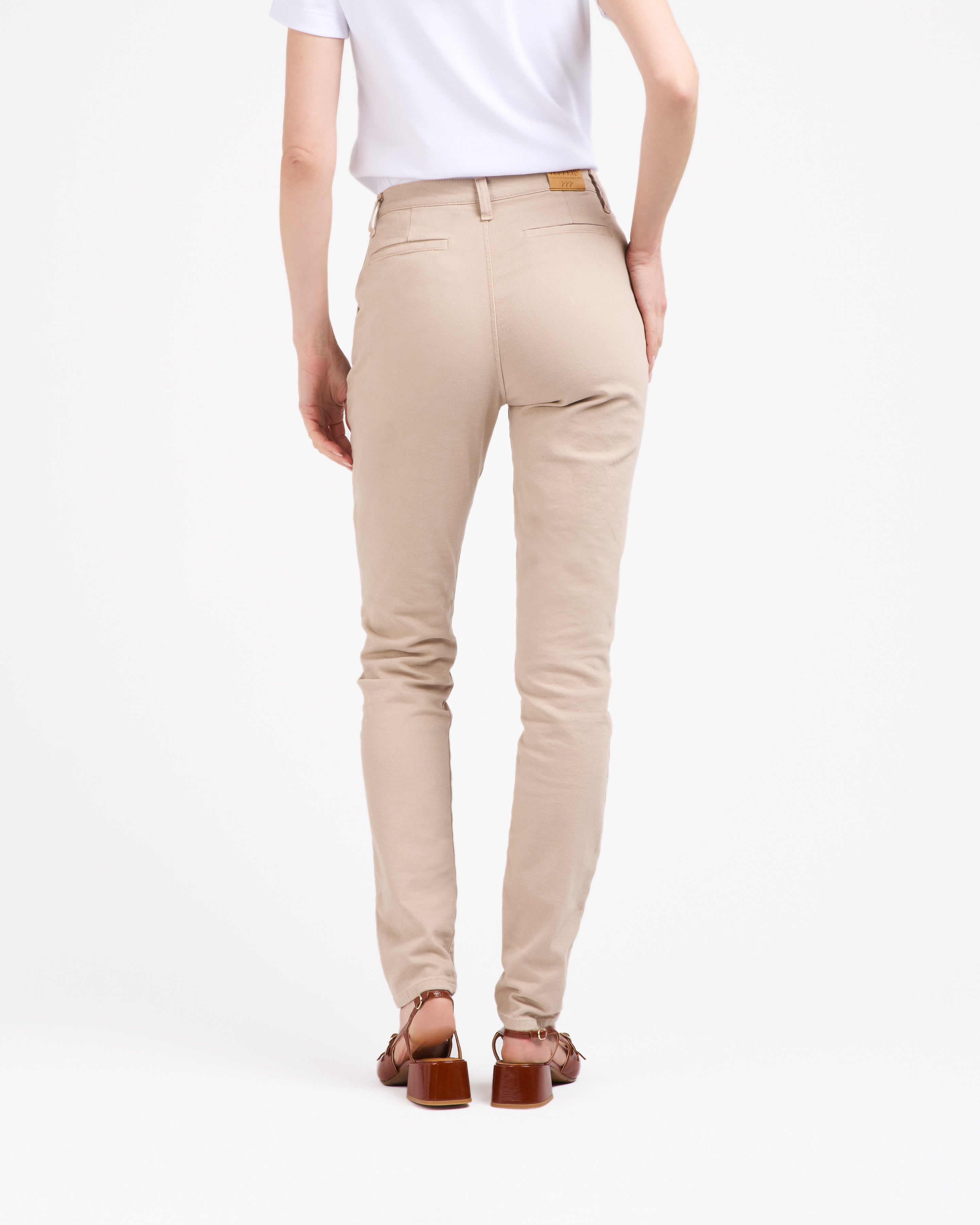 atelier-tuffery-l-onie-chino-femme-ajust-taille-haute-beige image 4