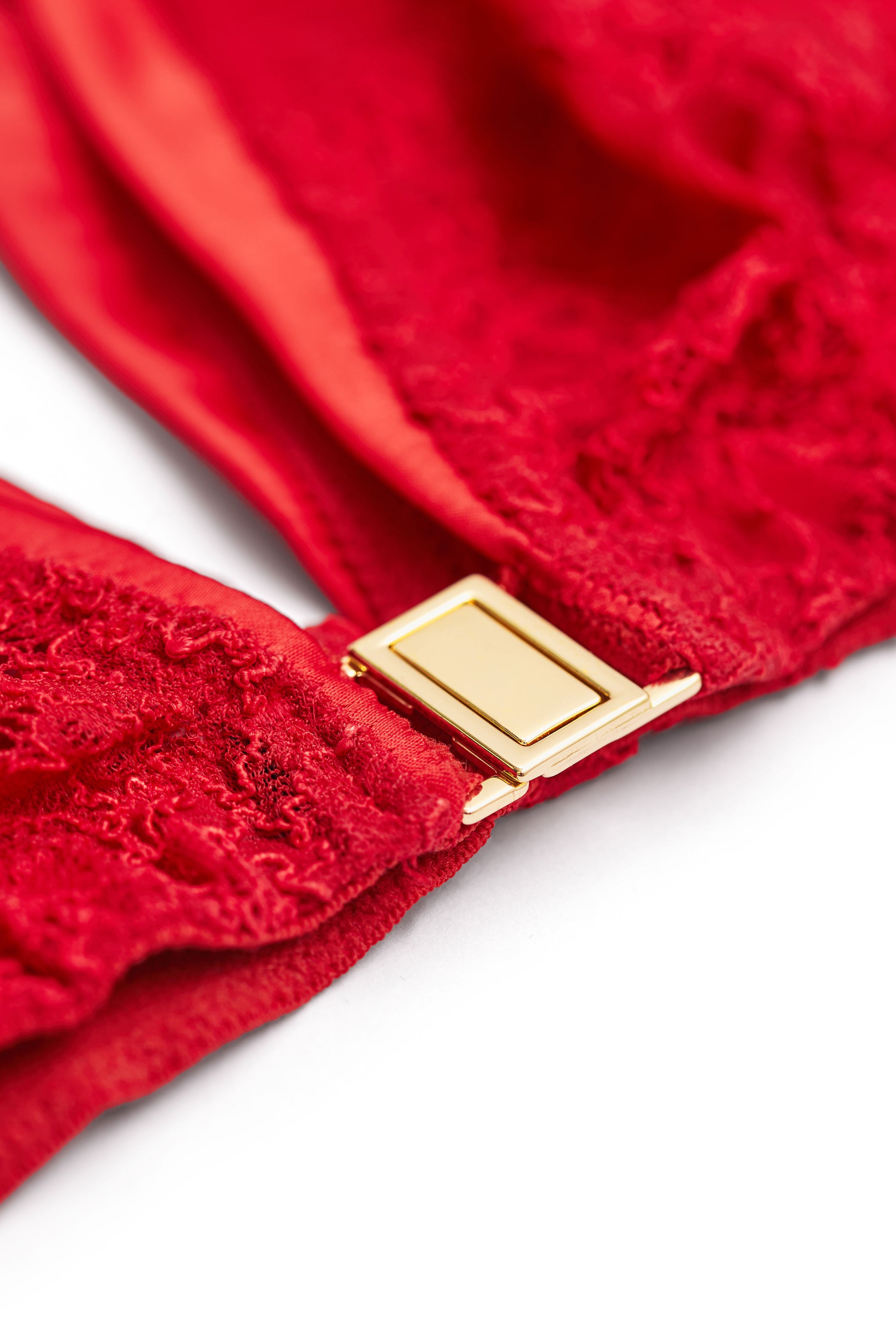 cadolle-soutien-gorge-clip-dentelle-rouge-ouverture-devant image 5