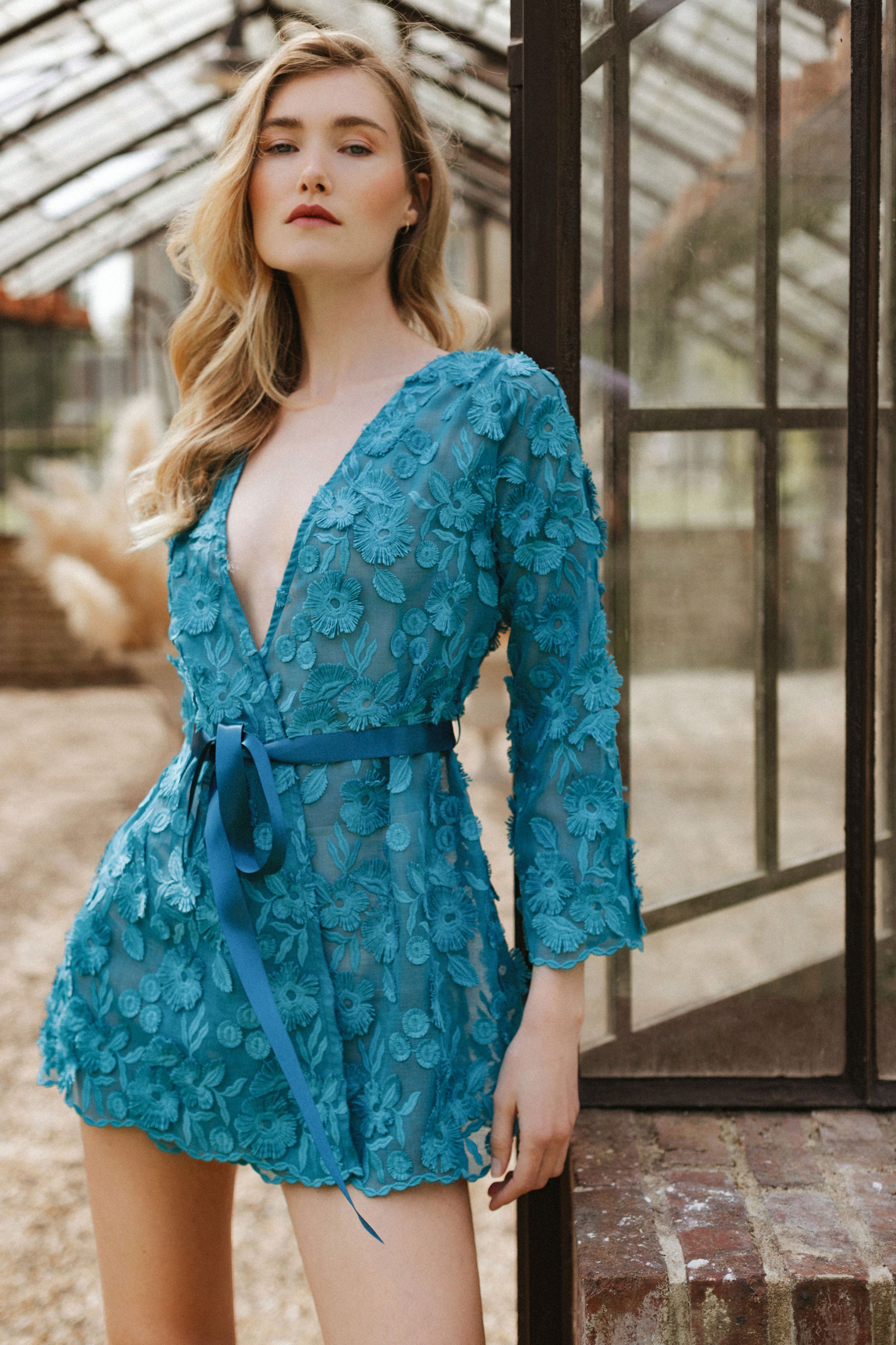 cadolle-eloise-peignoir-en-lin-bleu image 2