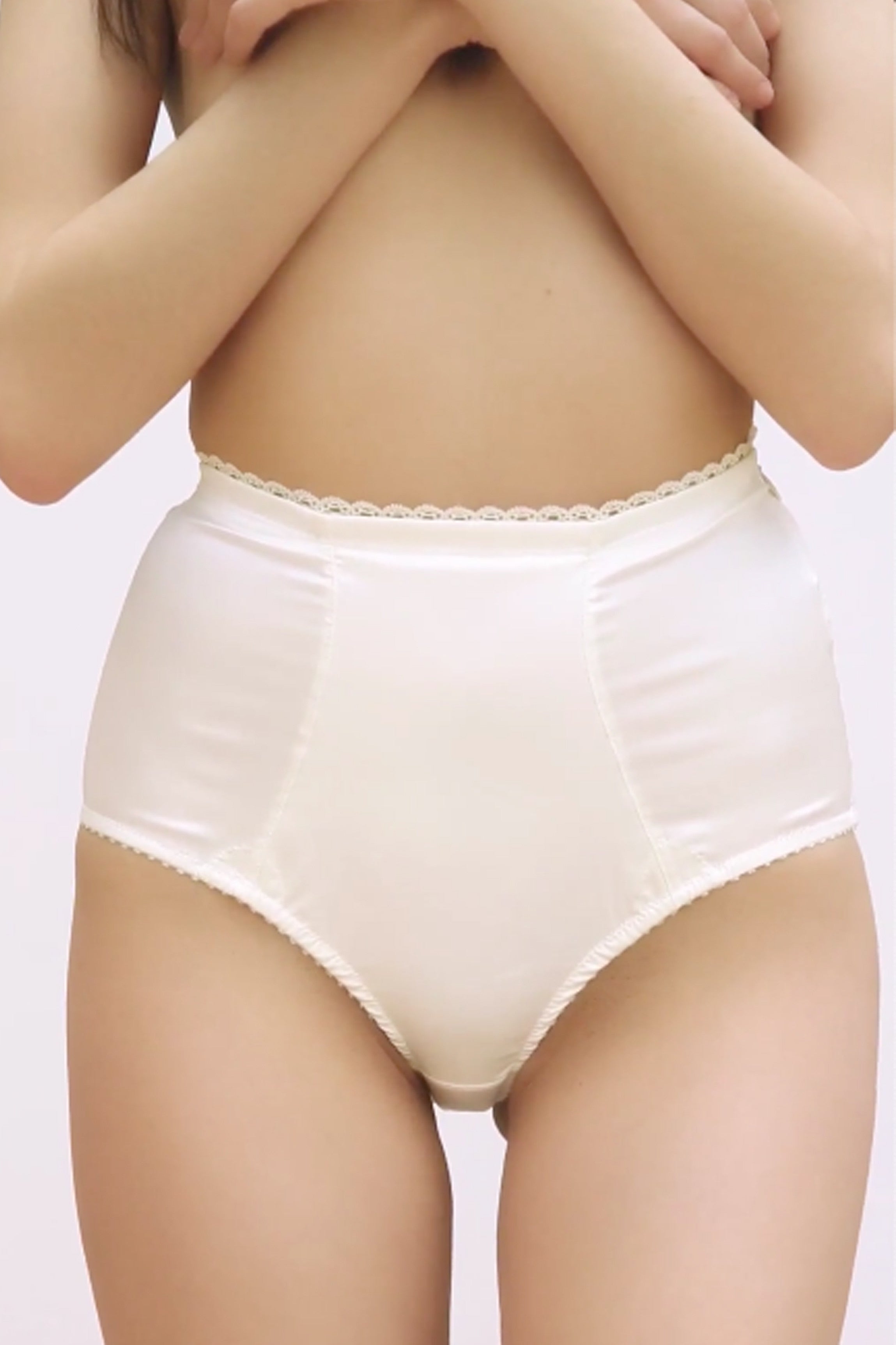 cadolle-culotte-gainante-gina-satin-ivoire-taille-haute image 2