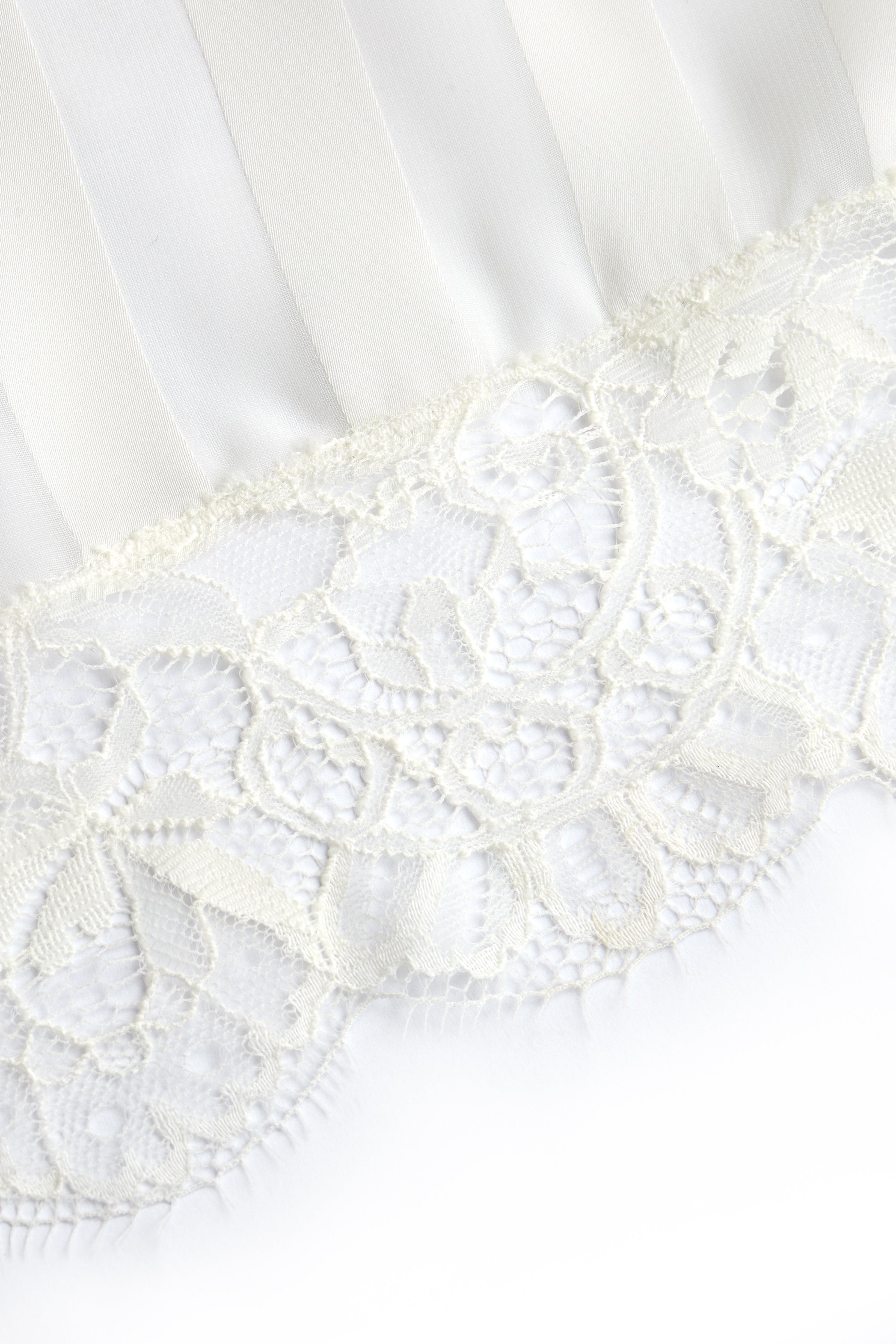 cadolle-top-short-mousseline-blanc-ensemble-pyjama-dentelle image 4