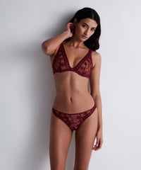aubade-magnetic-spell-plunge-triangel-crimson-red image 3