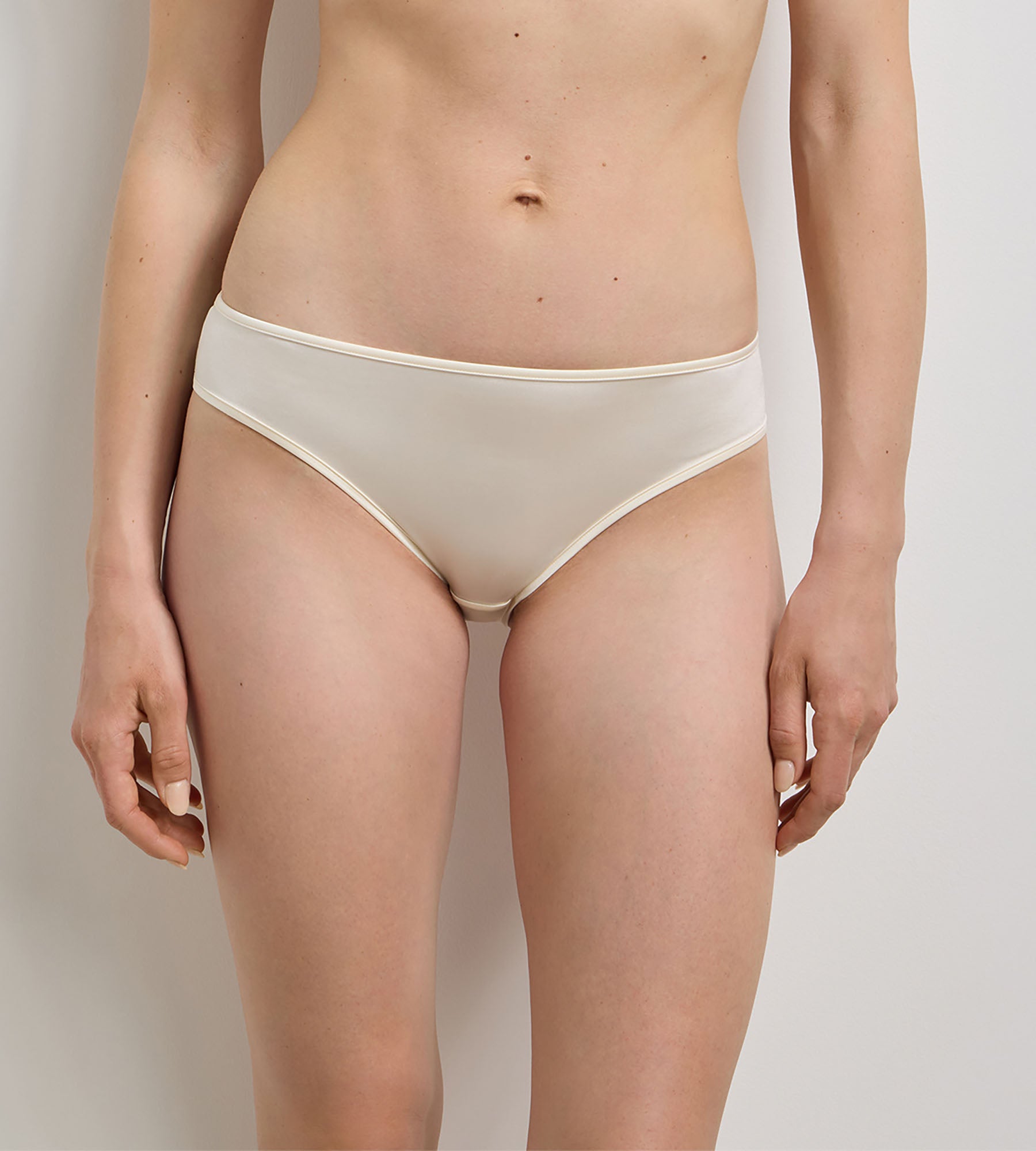 dim-x-ines-de-la-fressange-culotte-ivoire-micro-satin-et-tulle image 1
