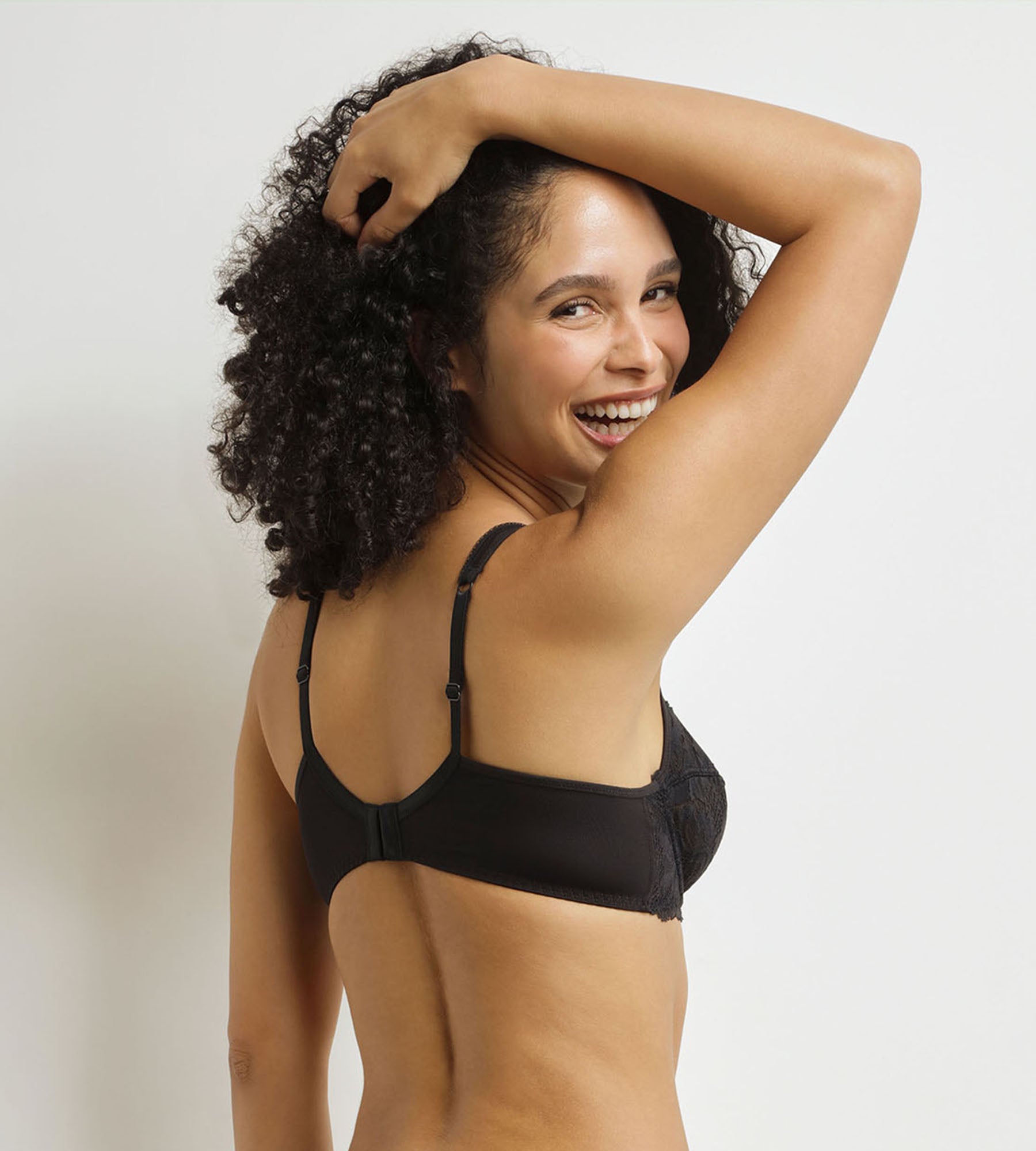 dim-generous-essentiel-soutien-gorge-emboitant-dentelle-noir image 2