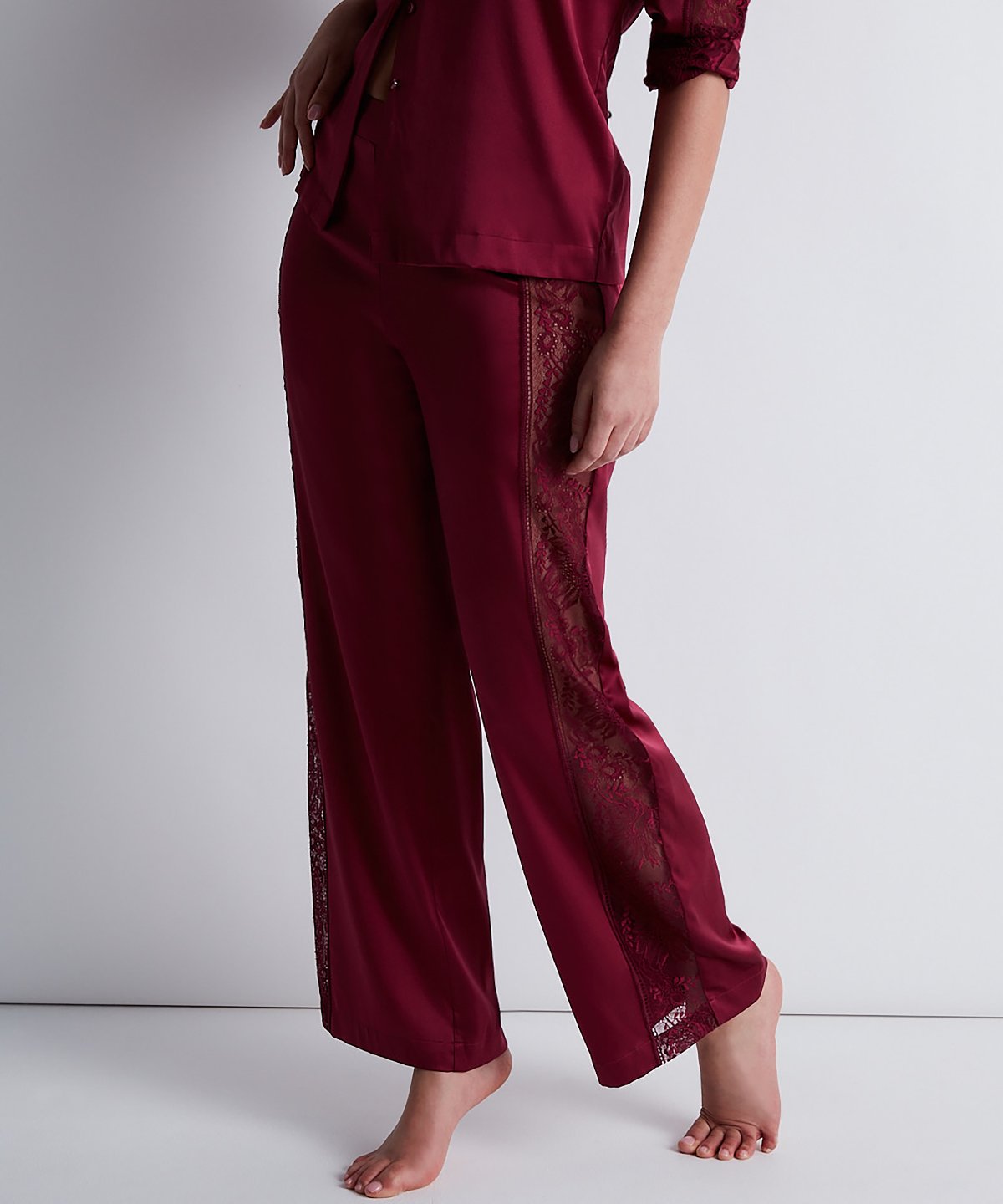 aubade-midnight-whisper-pantalon-crimson-red-soie image 2