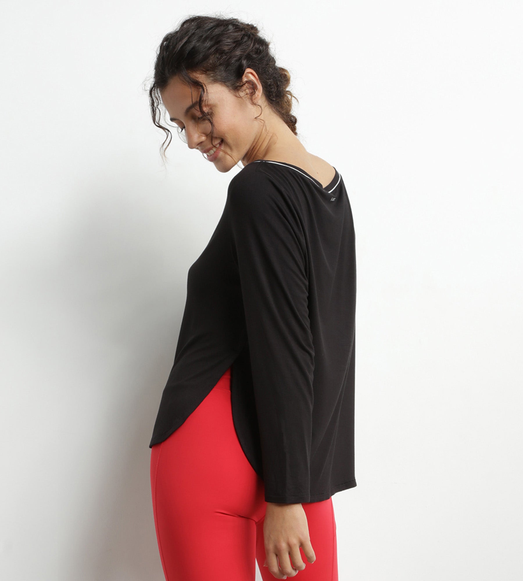 dim-move-haut-de-sport-femme-col-bateau-viscose-noire image 2