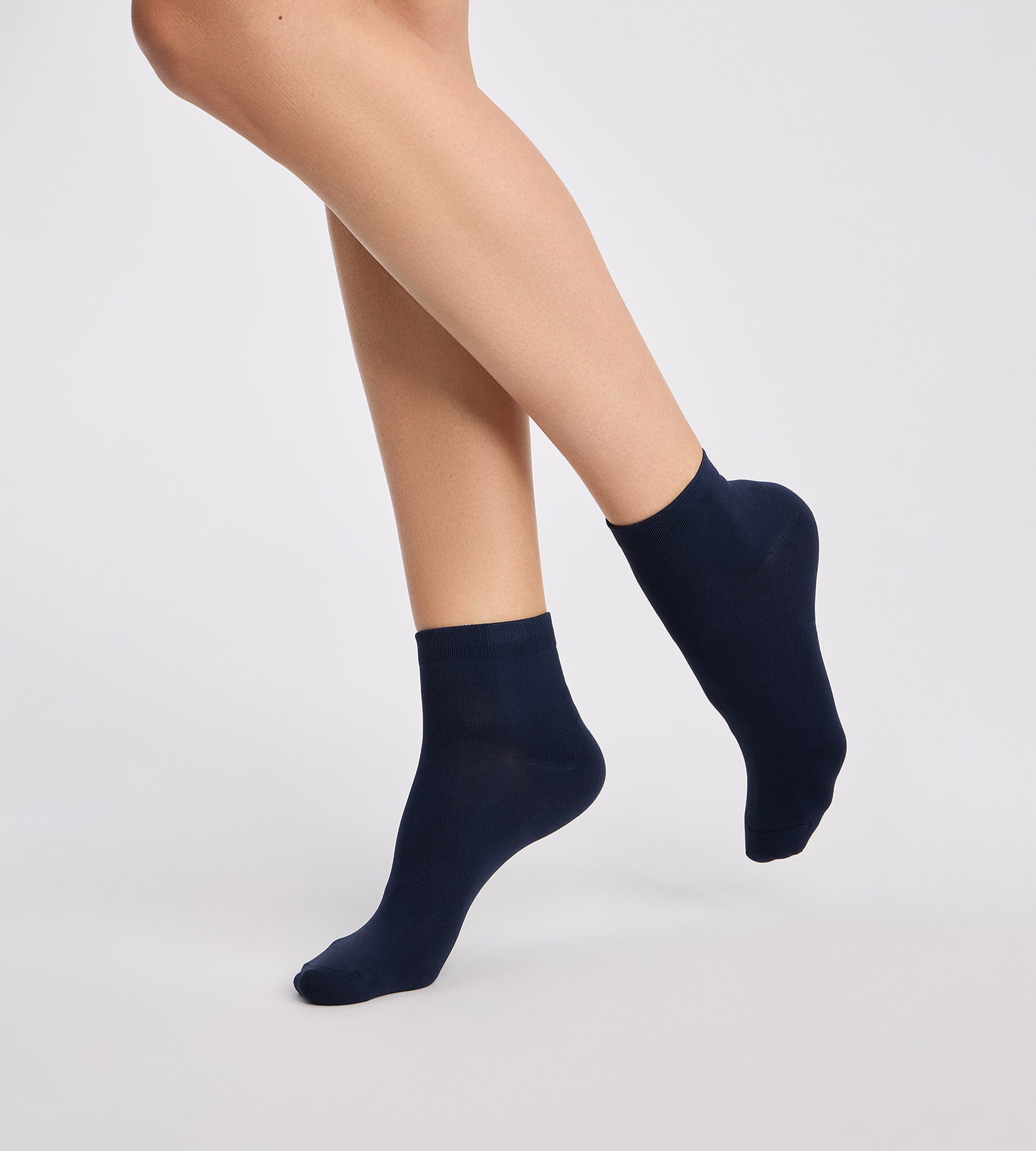 dim-lot-de-2-paires-de-chaussettes-femme-marine-gris-cheville image 4