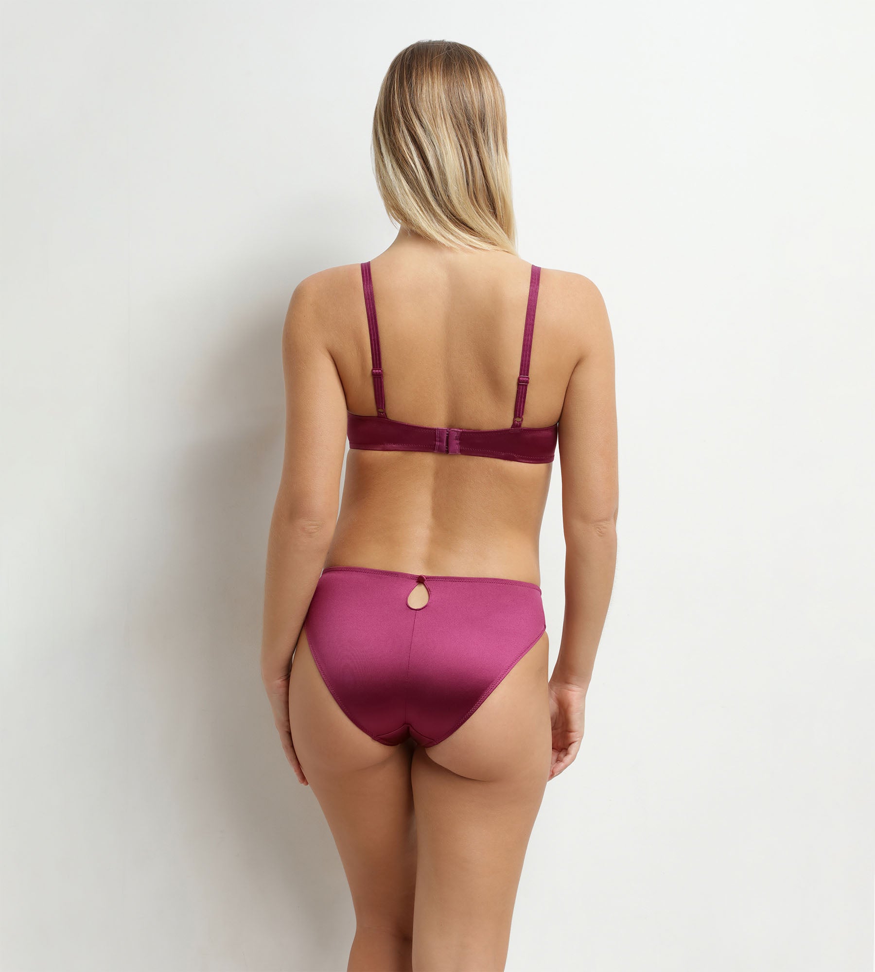 dim-silk-radiance-slip-femme-microfibre-fruits-des-bois image 4
