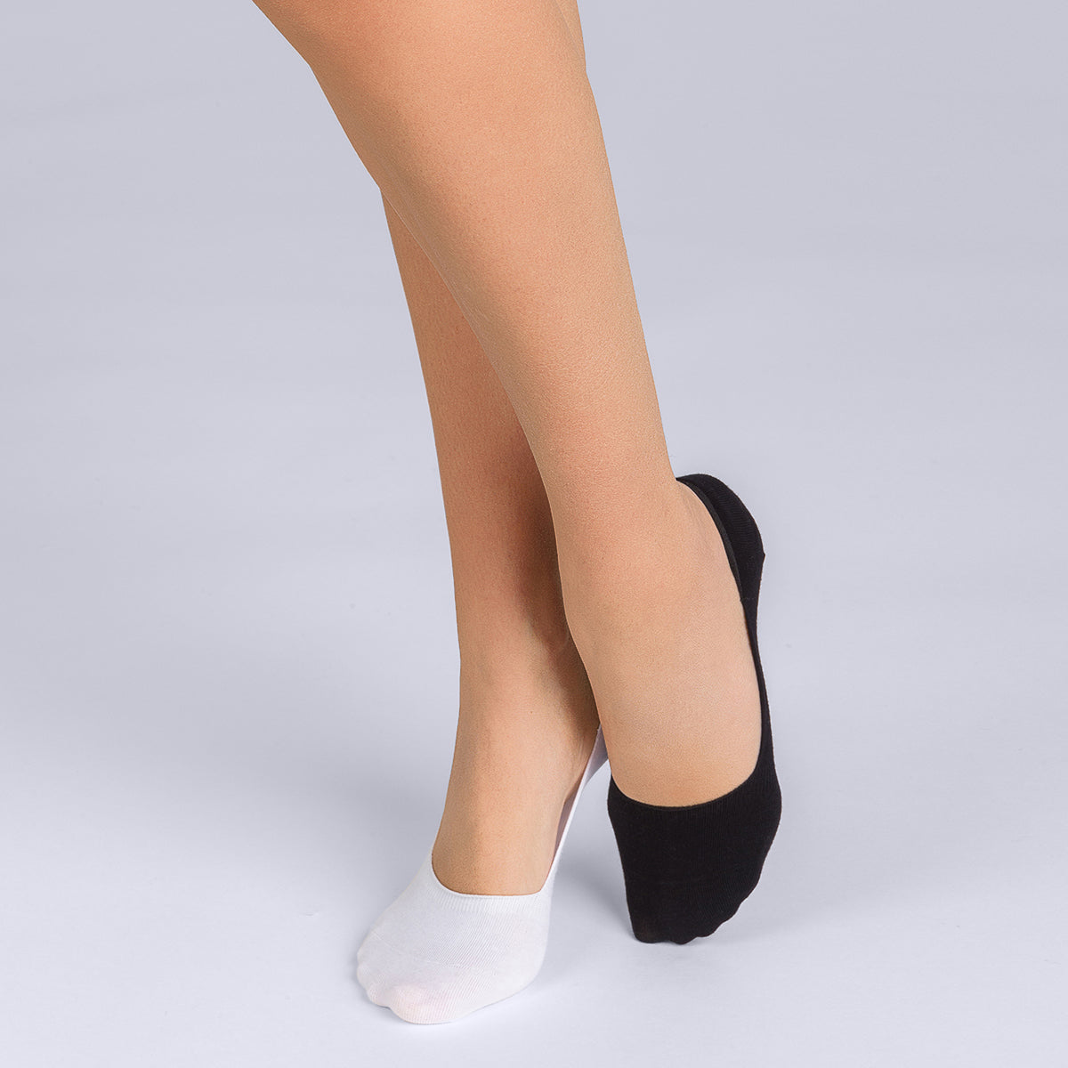 dim-basic-coton-lot-de-2-prot-ge-pieds-femme-noir-et-blanc image 2