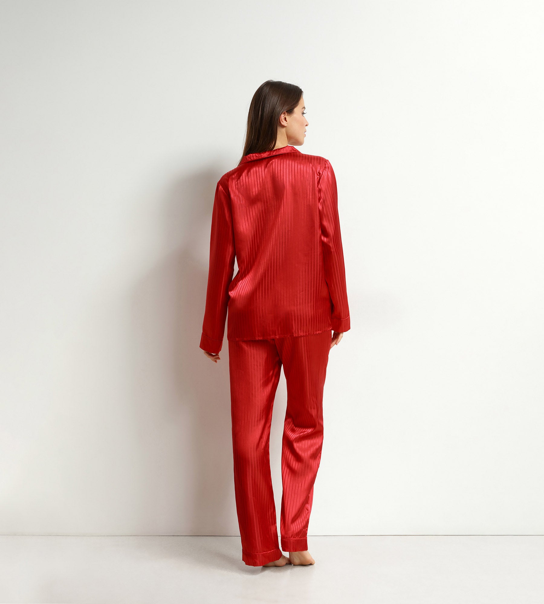 dim-don-t-disturb-ensemble-pyjama-femme-satin-rouge-pantalon image 2