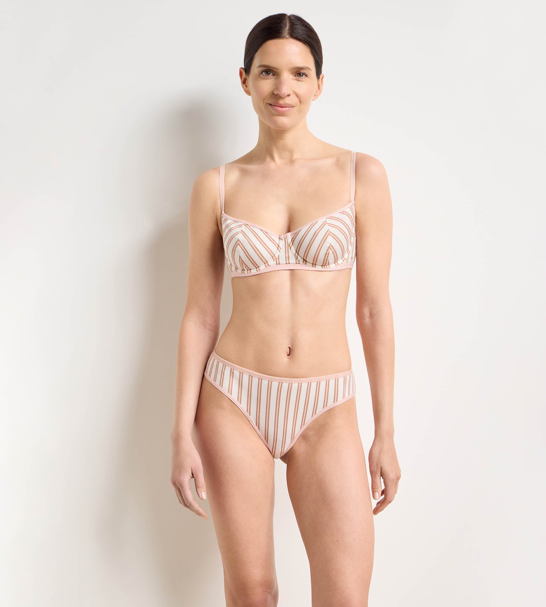 dim-x-ines-de-la-fressange-soutien-gorge-corbeille-armatures-cr-me-rose image 4