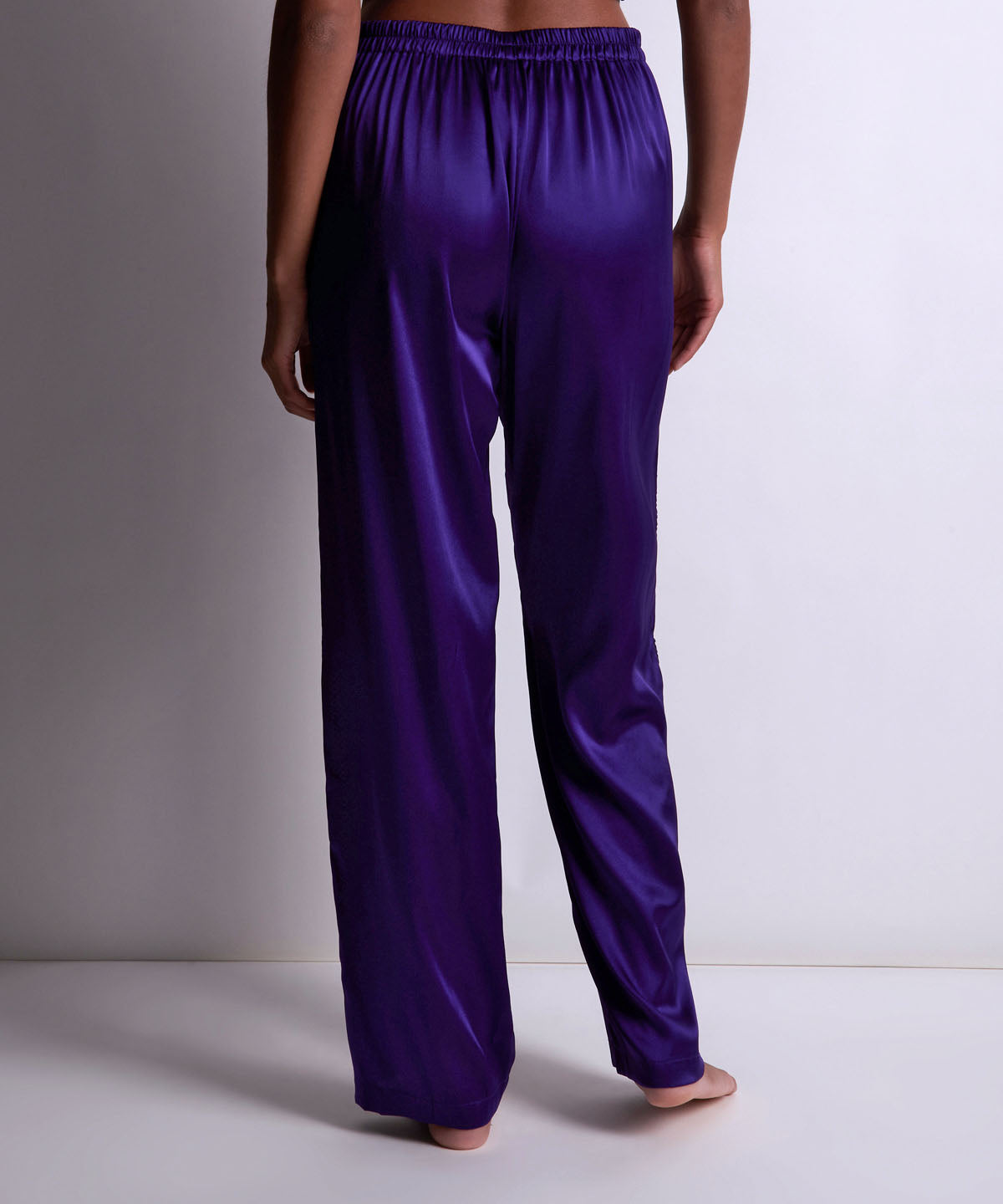 aubade-silk-desire-pantalon-ultraviolet-2 image 4