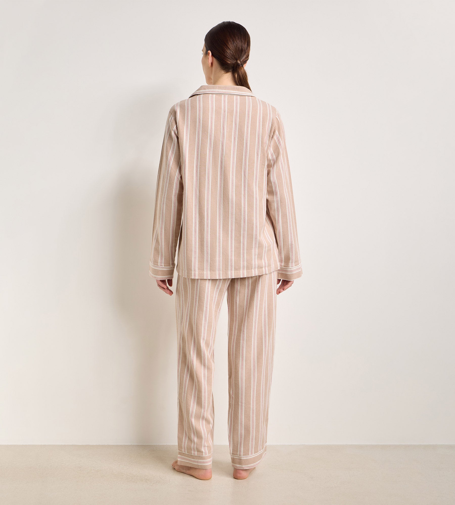 dim-x-ines-de-la-fressange-ensemble-pyjama-flanelle-ray-e-brun-beige image 3