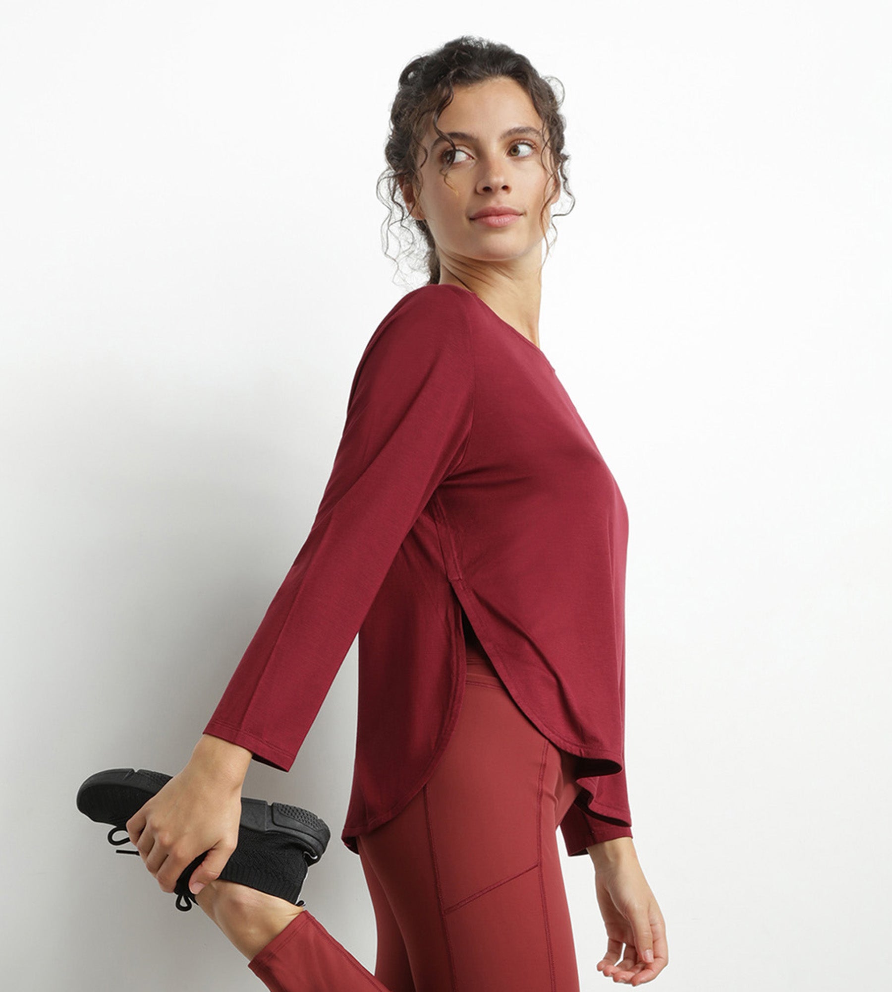 dim-move-haut-de-sport-femme-col-bateau-bordeaux image 1