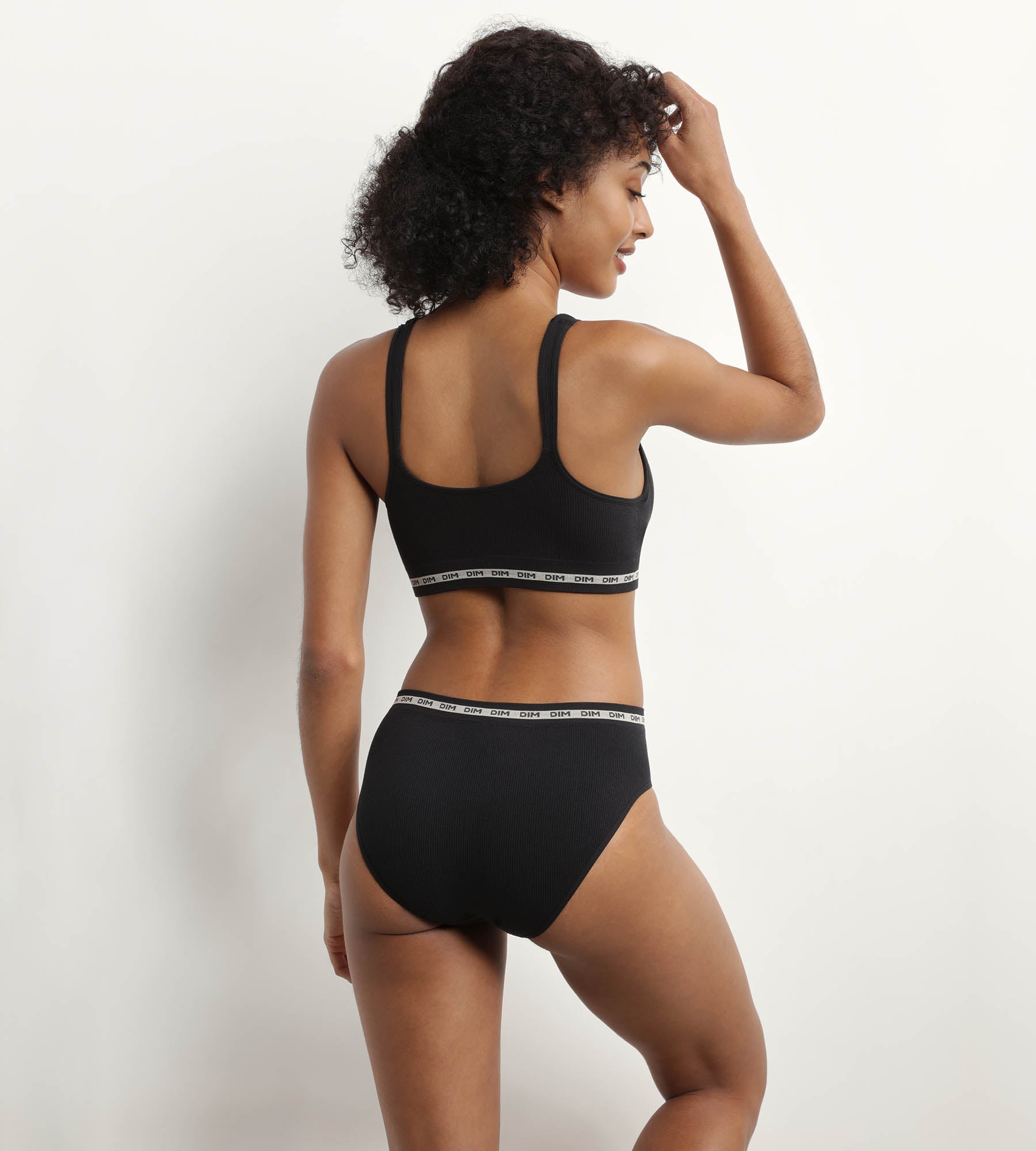 dim-soutien-gorge-noir-c-tel-sans-armature-icons-seamless-femme image 4