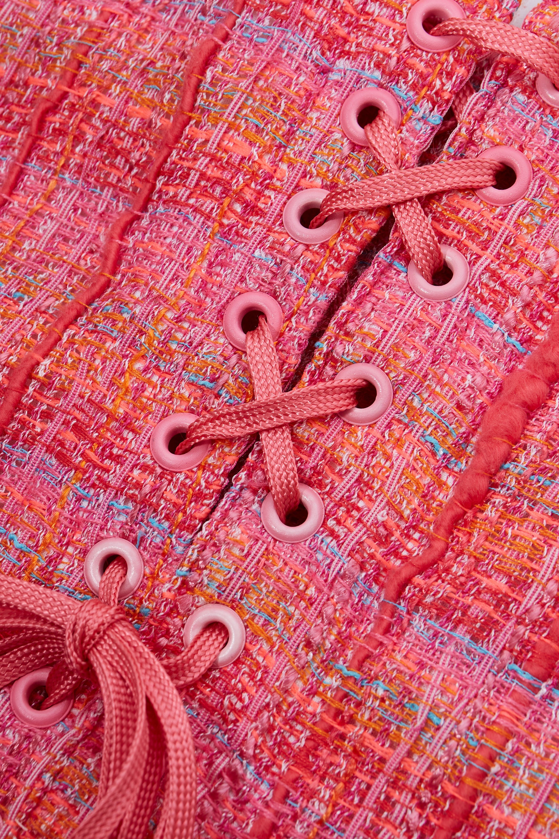 cadolle-victoria-corset-rose-en-tweed-la-age image 3