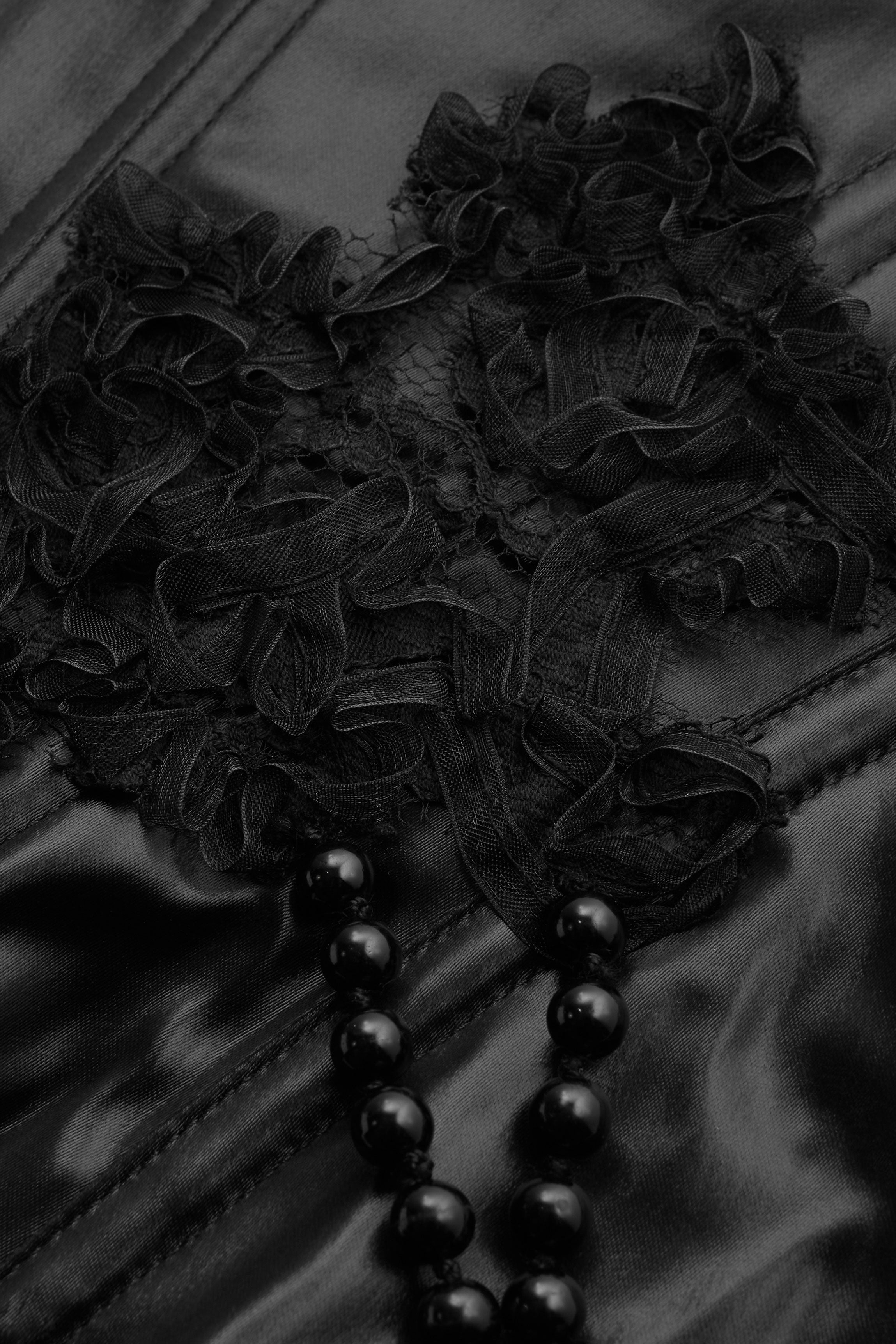 cadolle-finon-ceinture-corset-laque-noir-en-broderie image 3