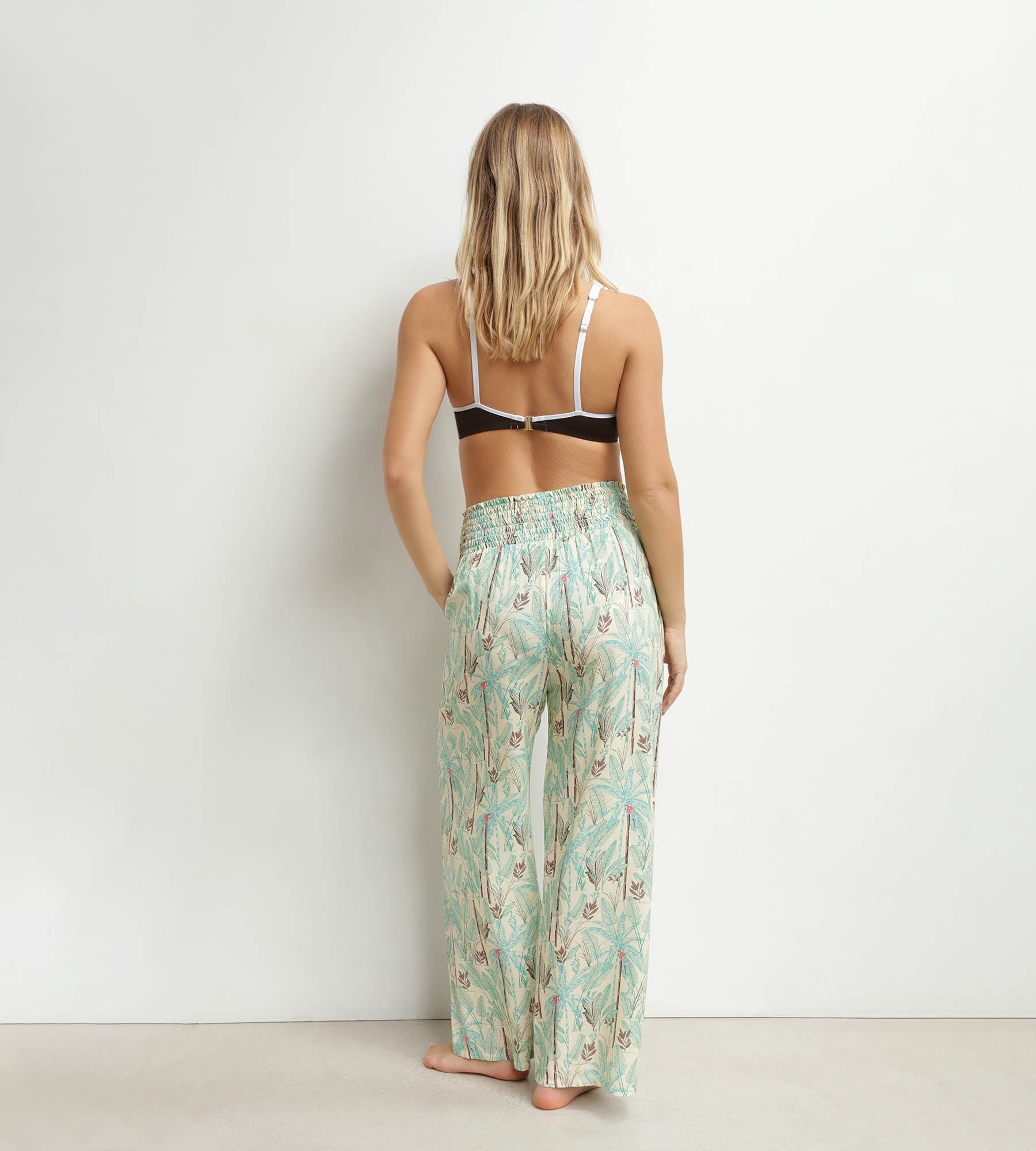 dim-pantalon-de-plage-femme-large-motif-palmiers image 4
