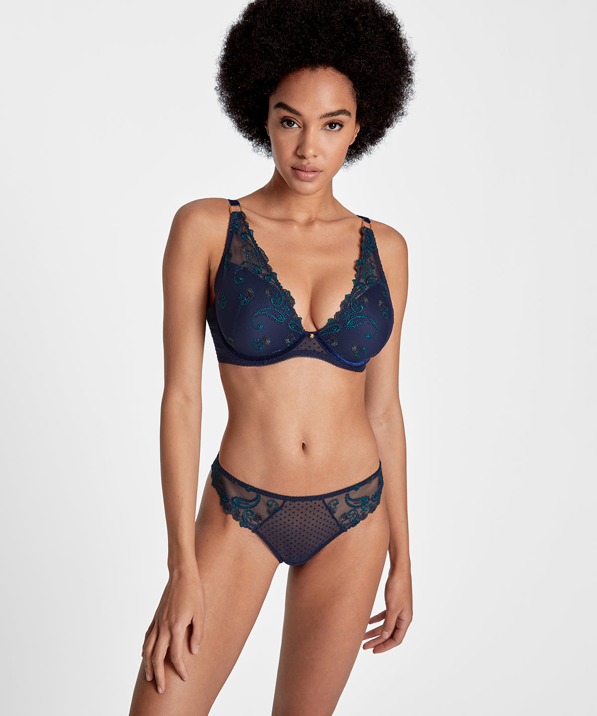 aubade-velvet-memories-soutien-gorge-plunge-foulard-twilight image 2