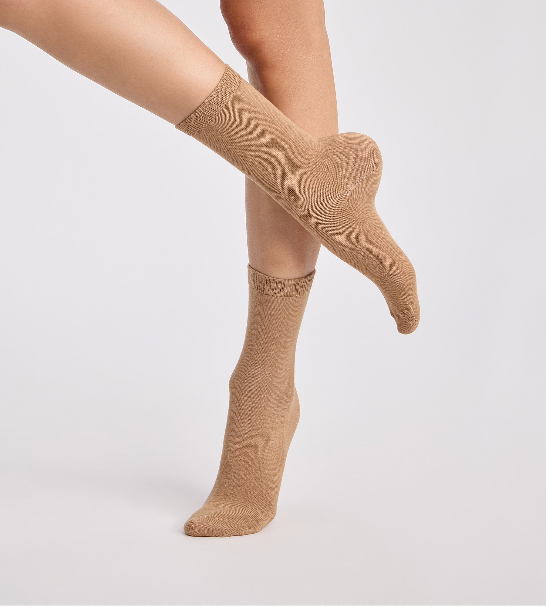 lot-de-2-chaussettes-femme-dim-thermo-coton-chocolat-taupe image 4