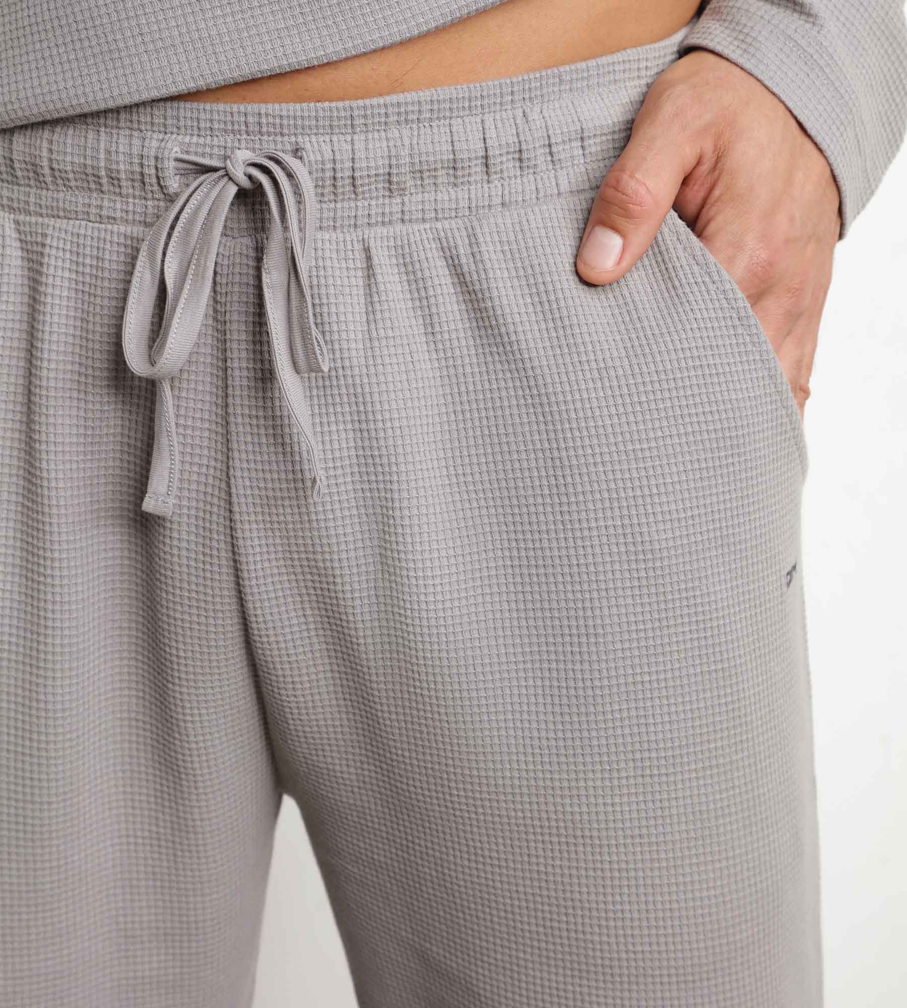 dim-nightwear-ensemble-pyjama-pantalon-jersey-gris-col-serafino image 3