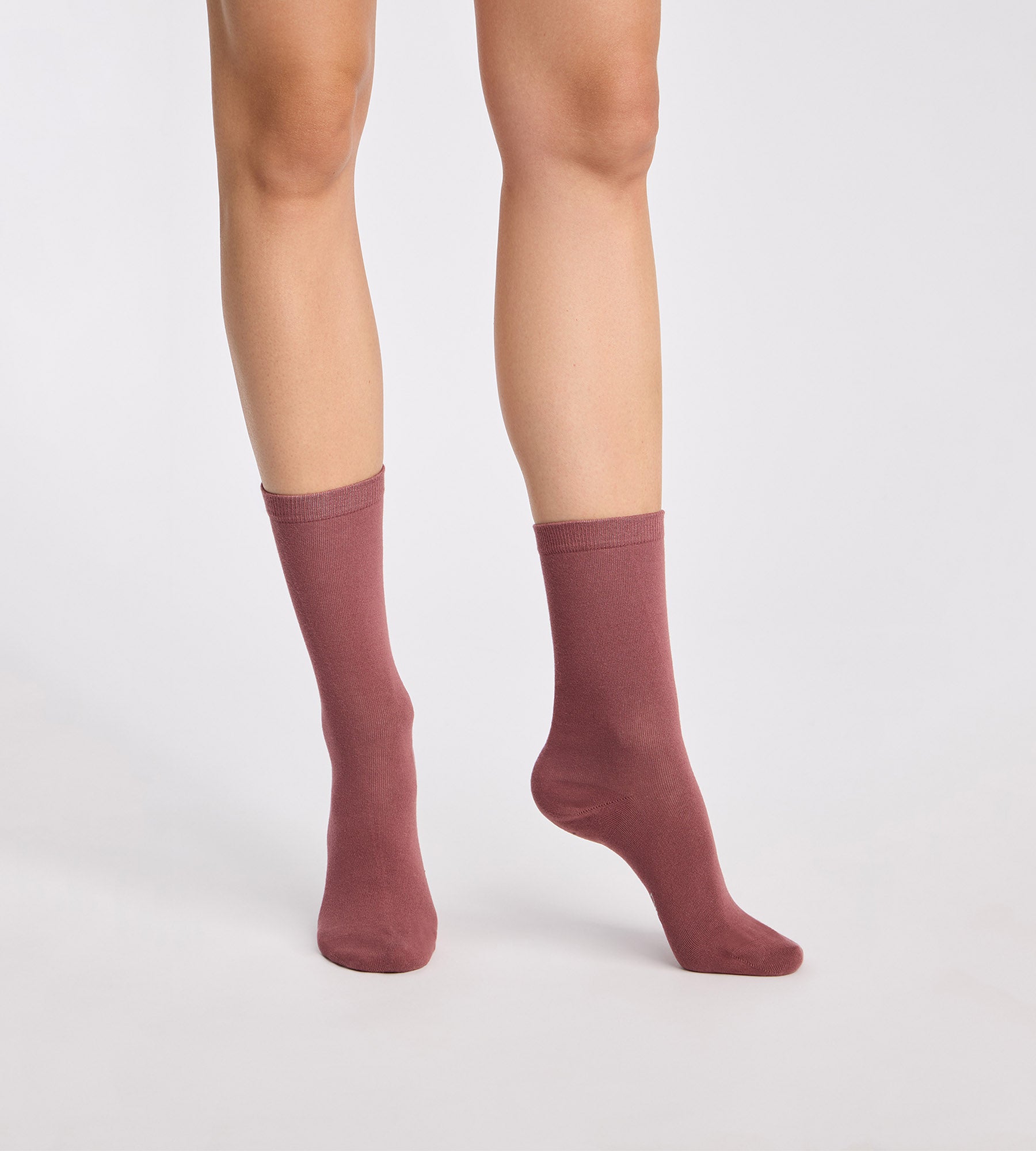 dim-l-essentiel-lot-de-2-chaussettes-femme-figue-bordeaux-coton image 1