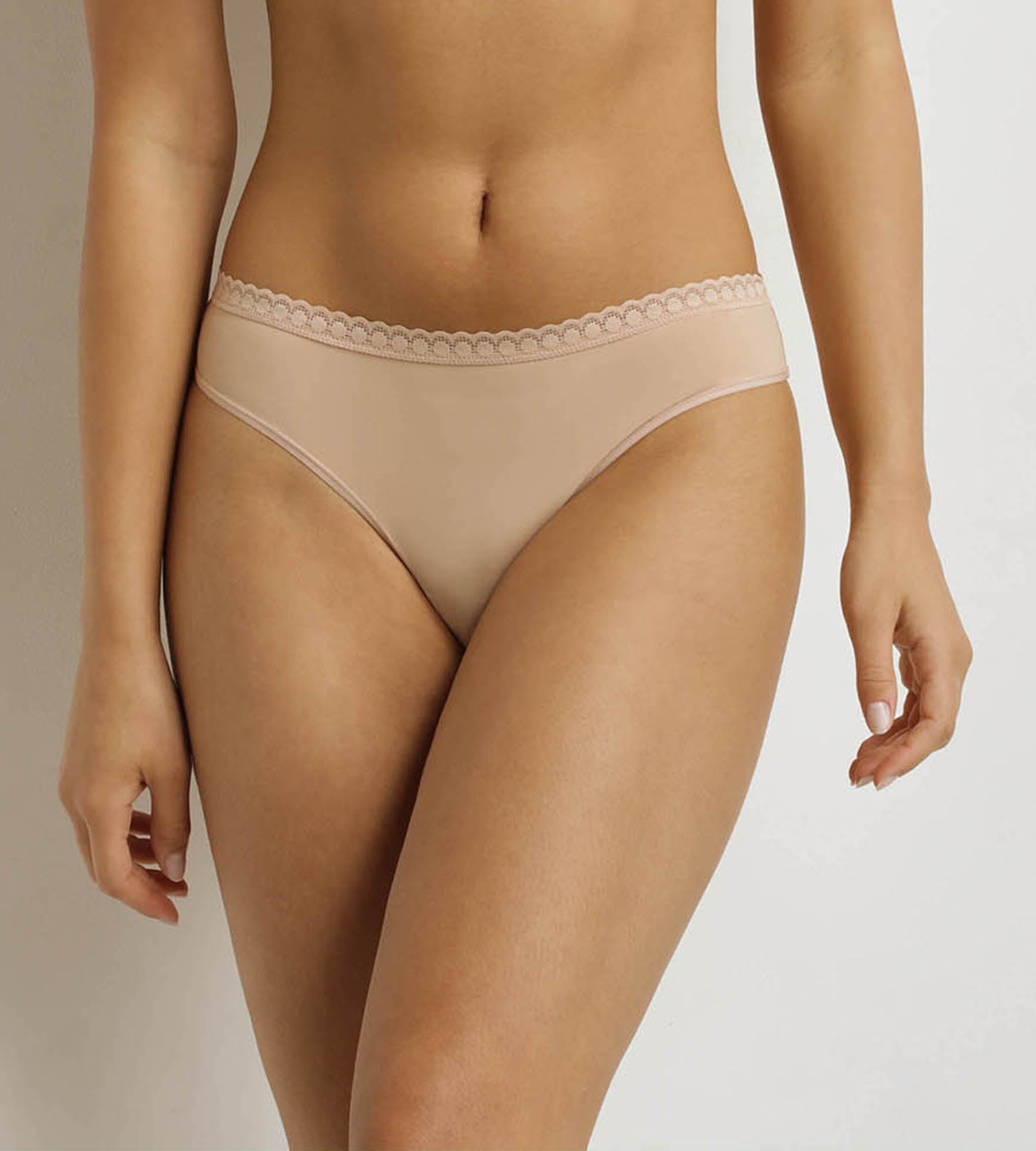 dim-nude-daily-micro-string-femme-dentelle-nude image 1