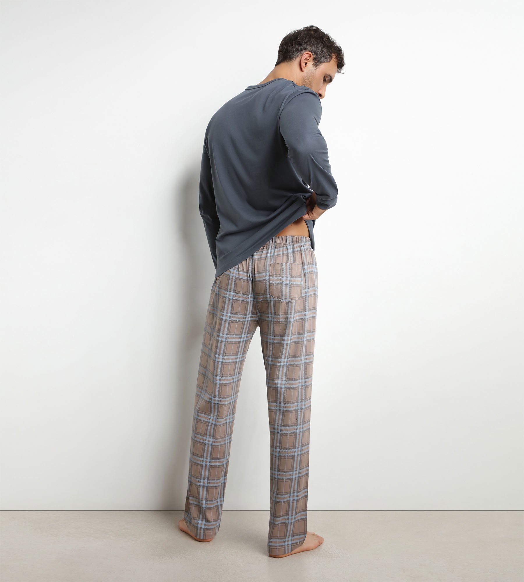 dim-nightwear-pyjama-homme-pantalon-jersey-gris-carreaux image 2