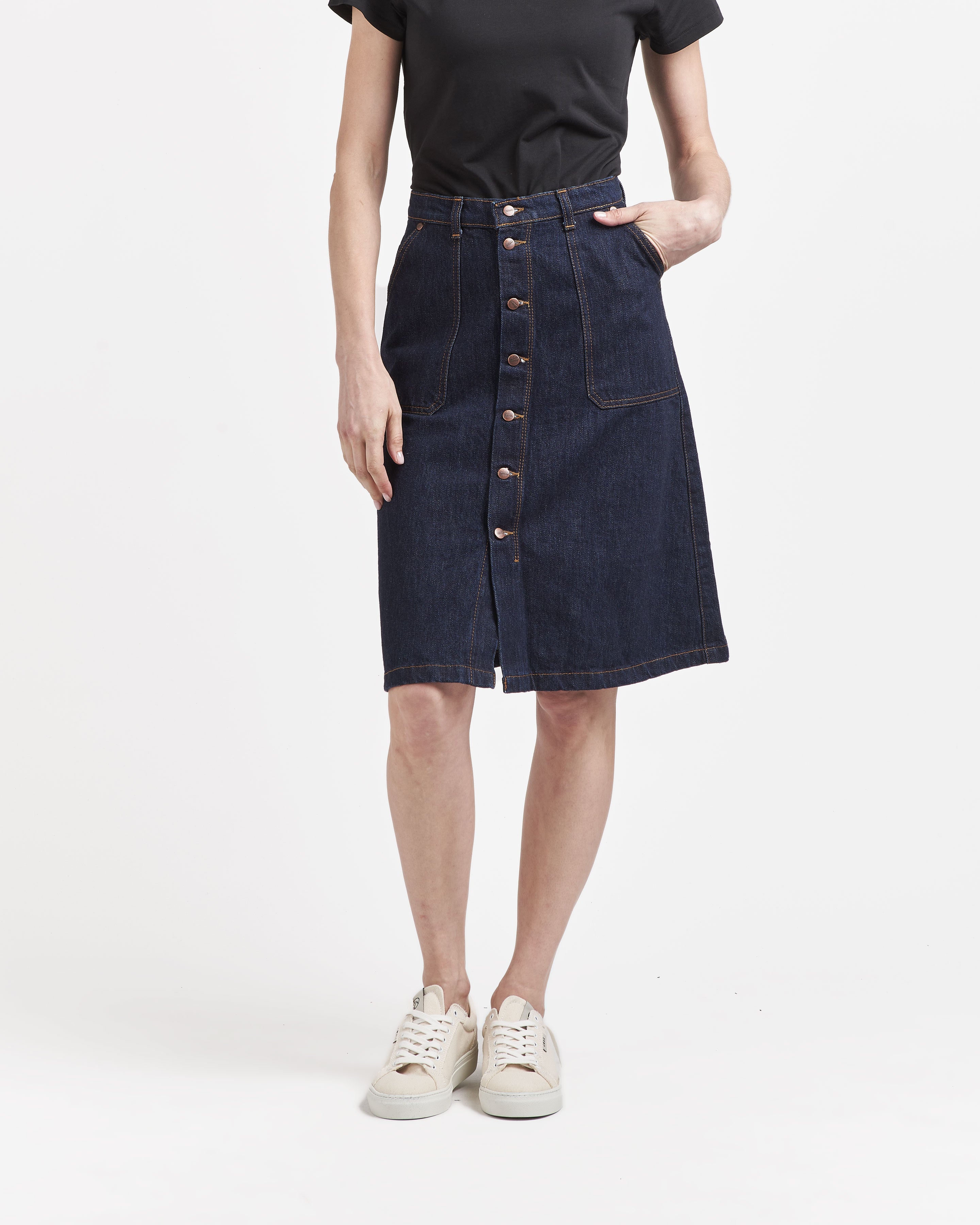 atelier-tuffery-juliette-jupe-trap-ze-en-jean-brut-boutonn-e image 2