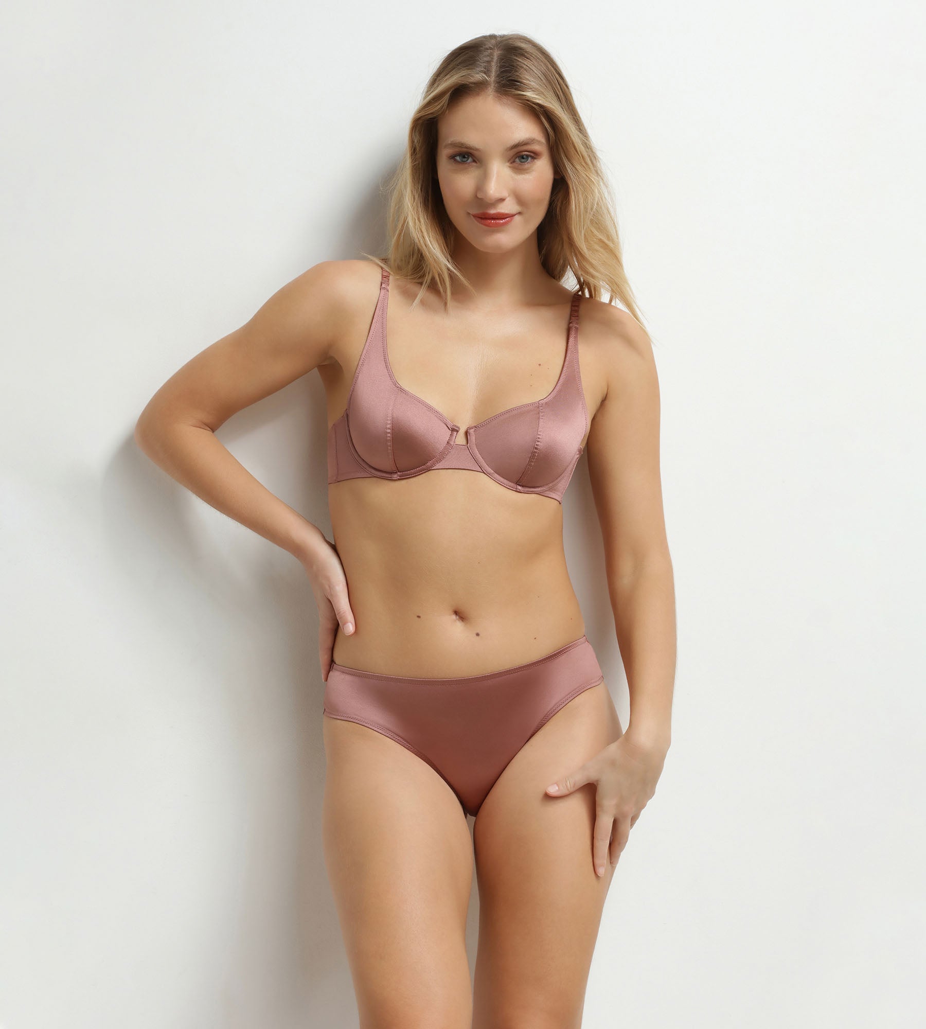 dim-chocolove-soutien-gorge-balconnet-armatures-dentelle-marron image 4