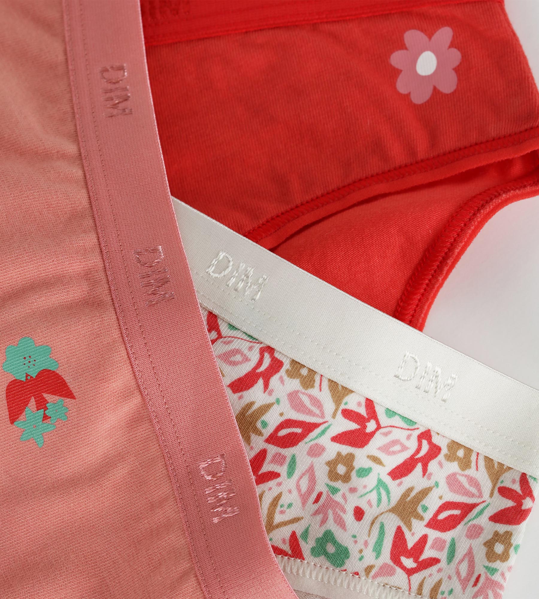 dim-les-pockets-lot-de-3-culottes-fille-coton-stretch-rouge-fleurs-hibiscus image 3
