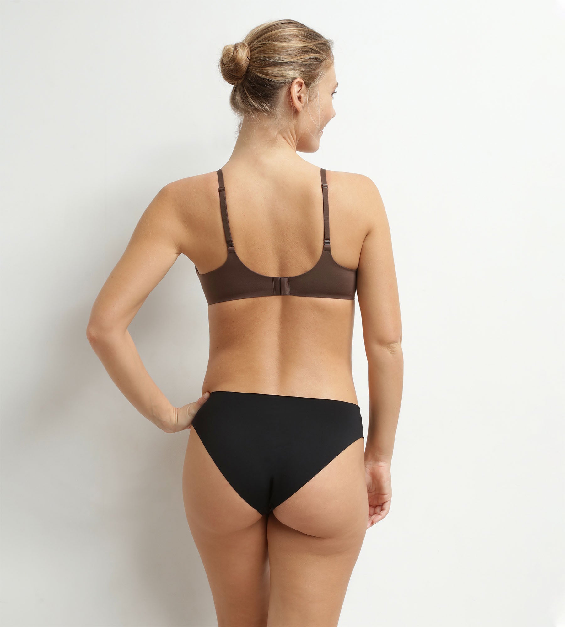 dim-invisible-soutien-gorge-padd-sans-armature-microfibre-brun image 4