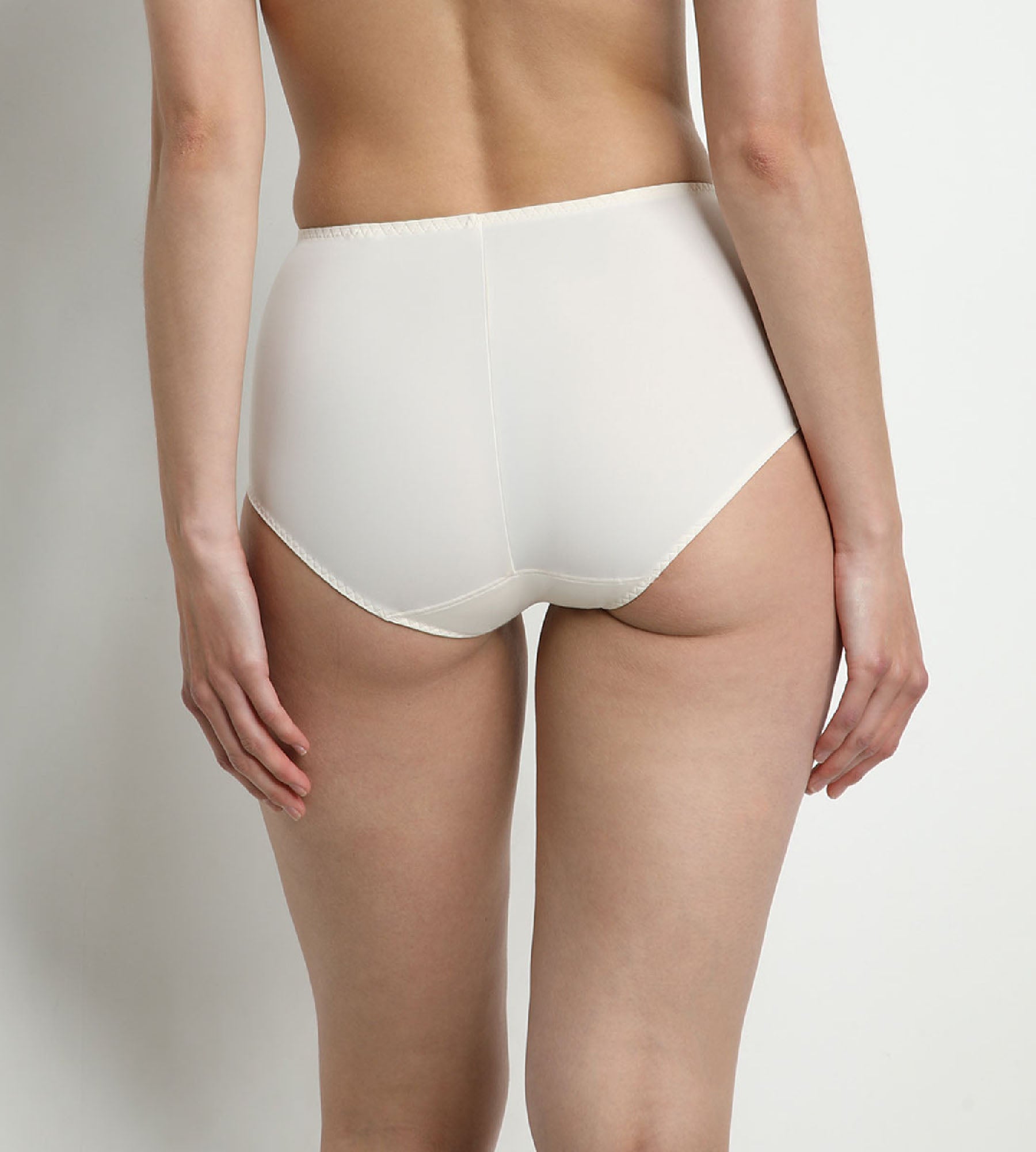 dim-silhouette-essentiel-culotte-ventre-plat-taille-haute-nacre-ecodim image 2