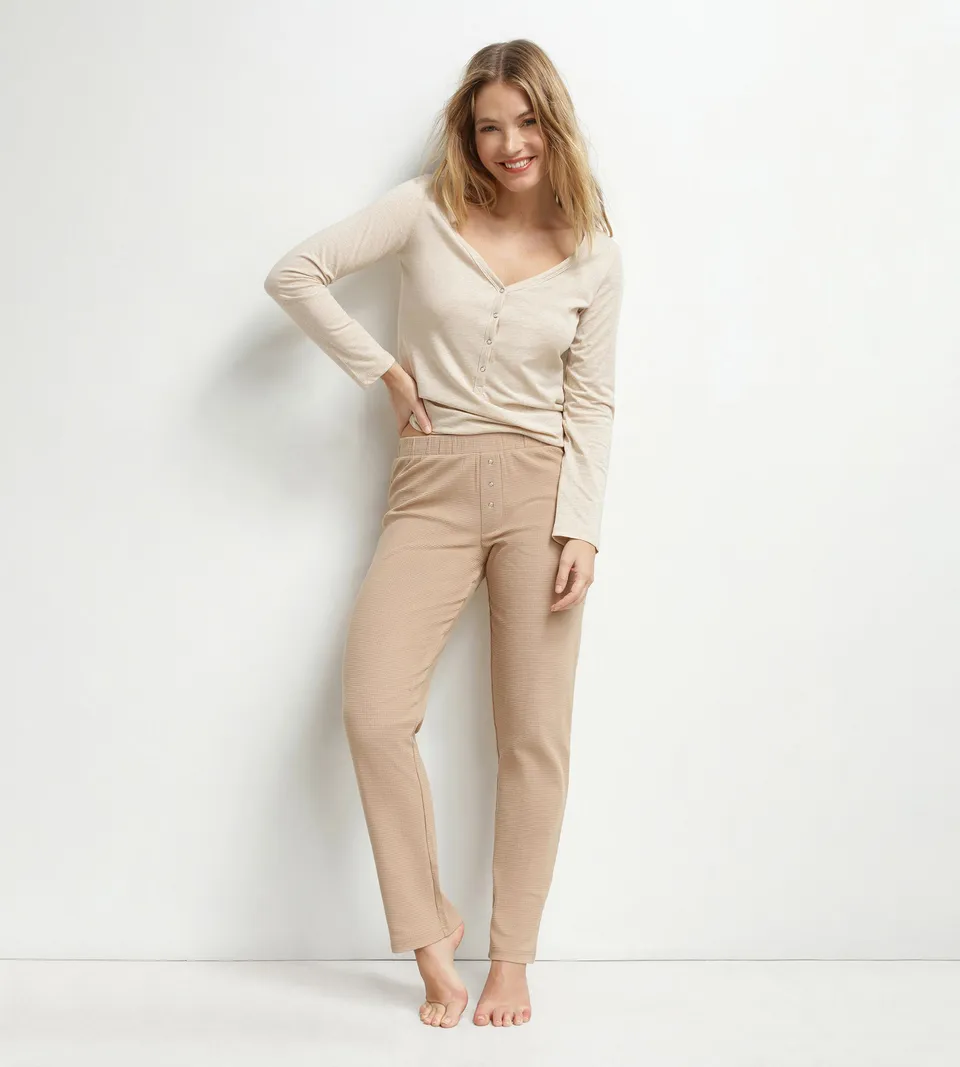 dim-cosy-time-ensemble-pyjama-femme-col-serafino-jersey-marron-beige image 1
