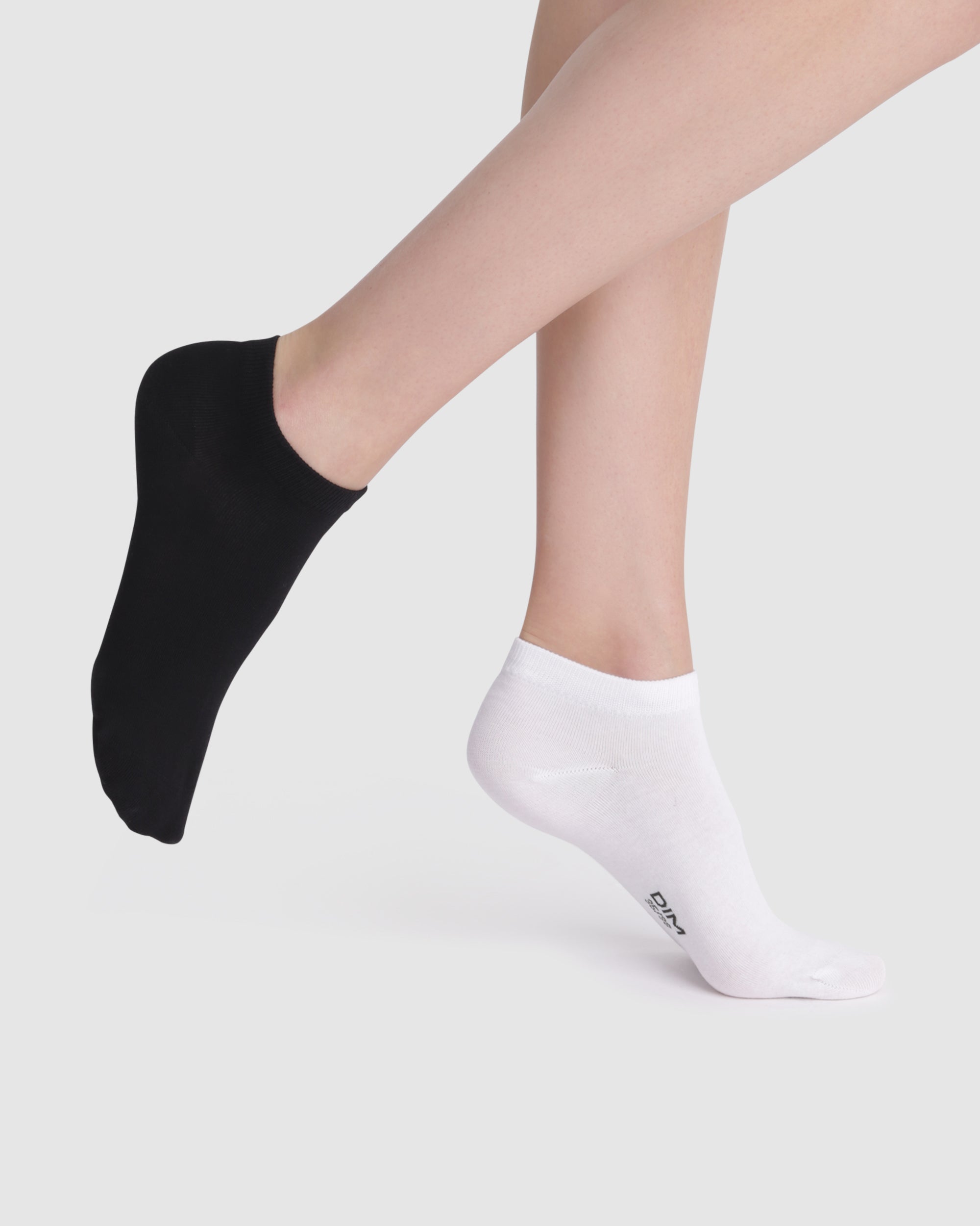 dim-lot-de-2-socquettes-courtes-femme-coton-noir-et-blanc image 1