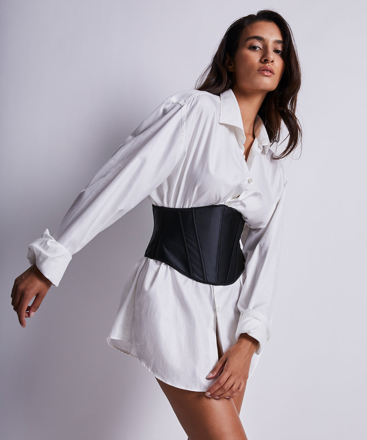aubade-iconic-allure-serre-taille-noir-en-satin image 2