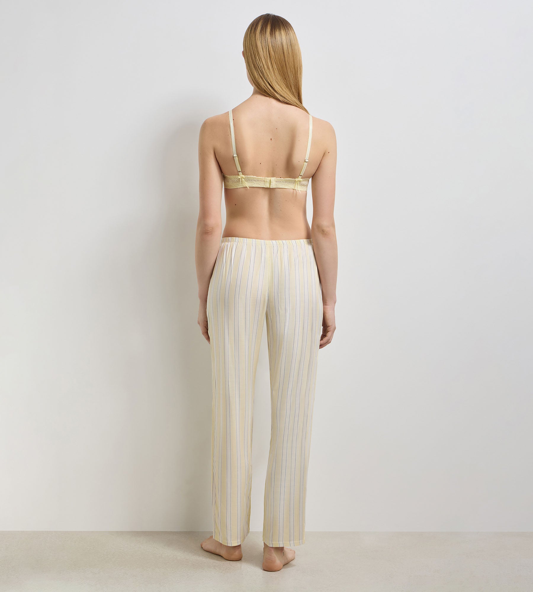 dim-bralette-souple-sans-armatures-vanille-slow-days-fresh-vibes image 5