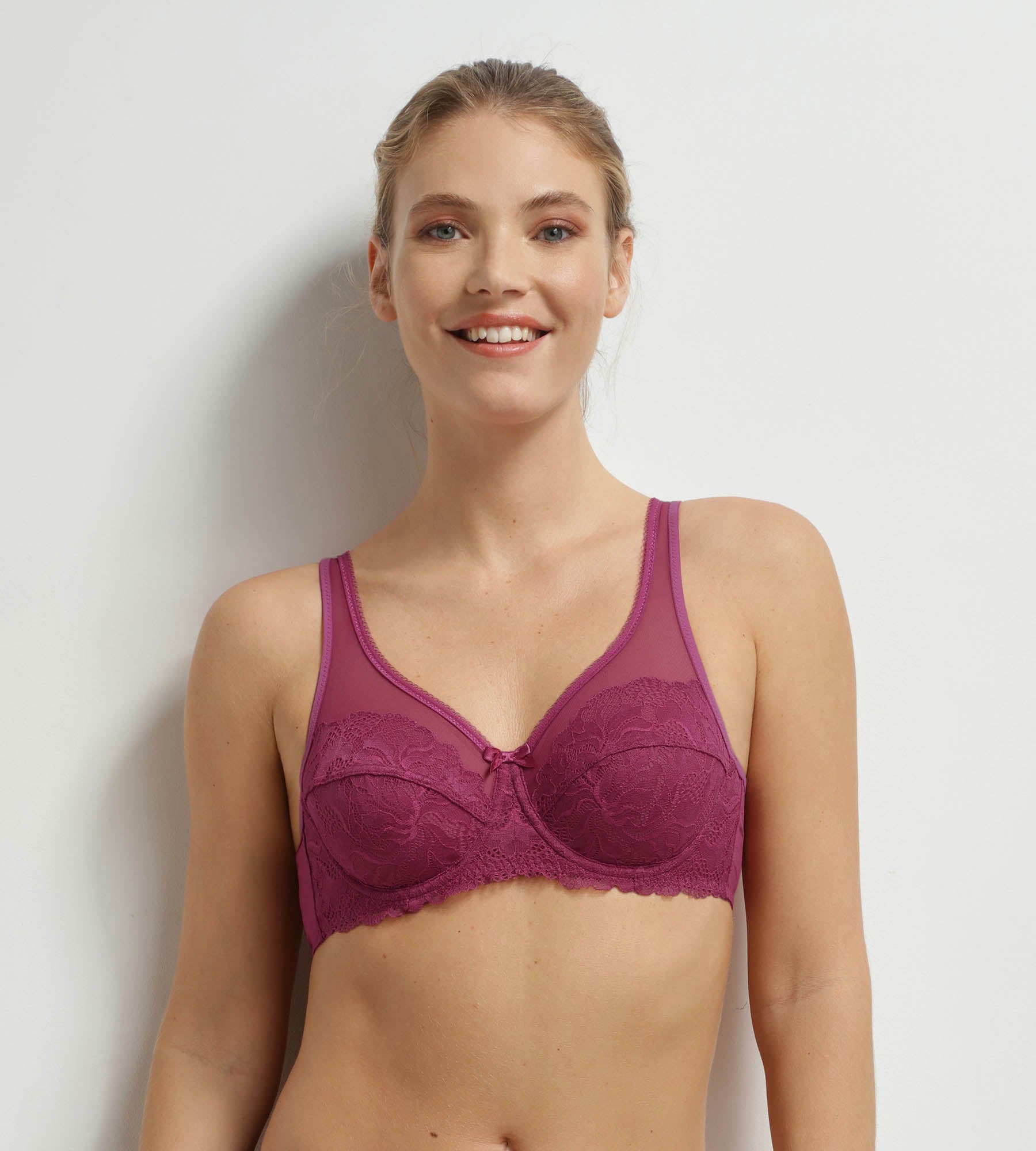 dim-generous-essentiel-soutien-gorge-emboitant-dentelle-rouge-sangria image 2