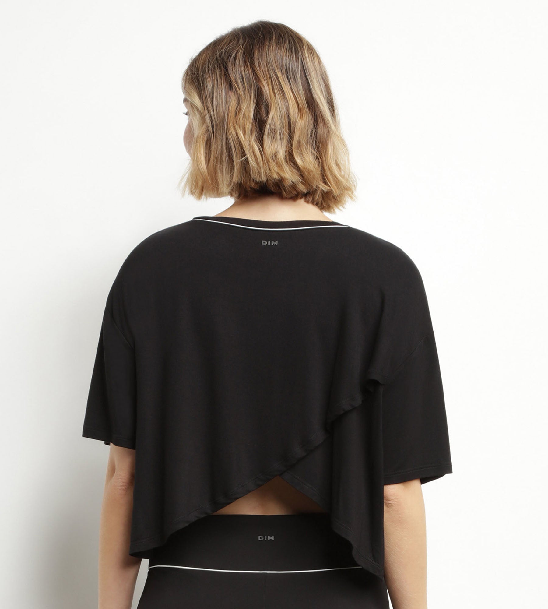 dim-move-t-shirt-sport-femme-viscose-noire-dos-ouvert-ample image 2