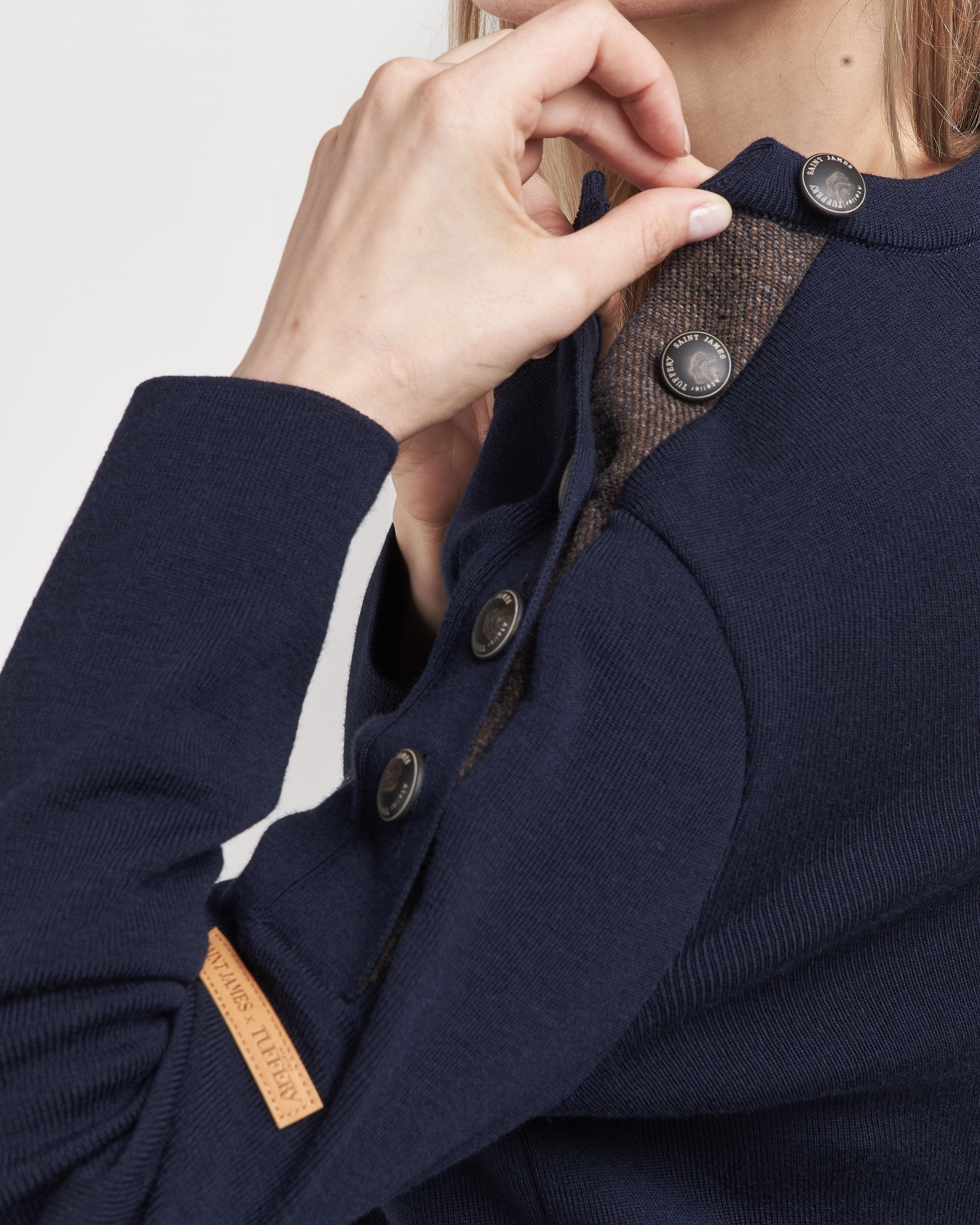 saint-james-x-atelier-tuffery-pull-femme-laine-marine-transmission image 5