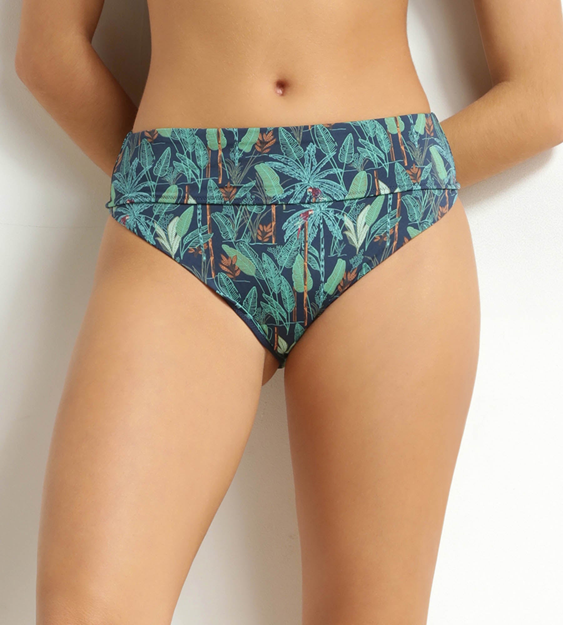 dim-swimwear-tropical-bas-de-maillot-slip-taille-haute-motif-tropical-bleu-nuit image 1