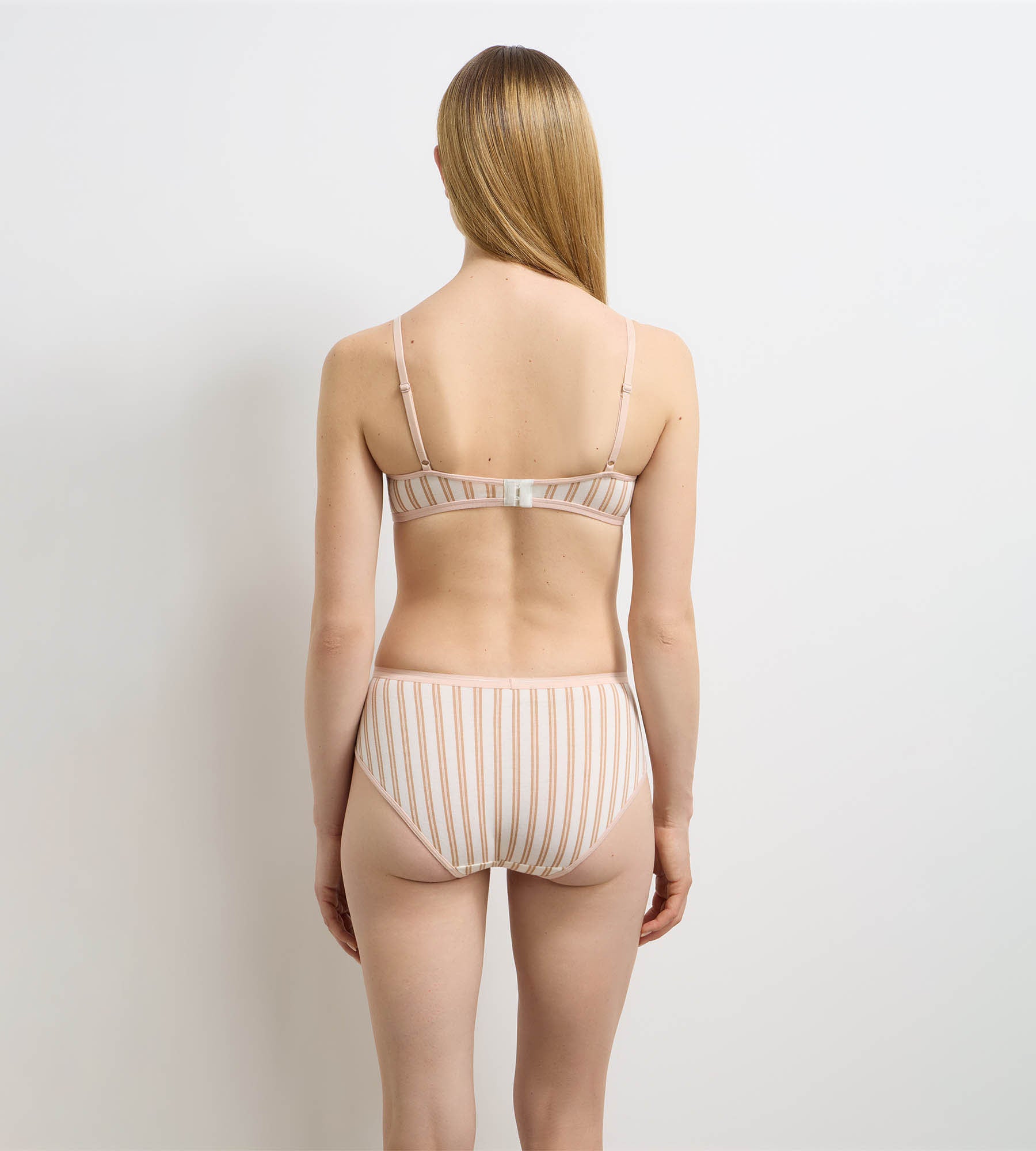 dim-x-in-s-de-la-fressange-soutien-gorge-sans-armatures-cr-me-rose image 5