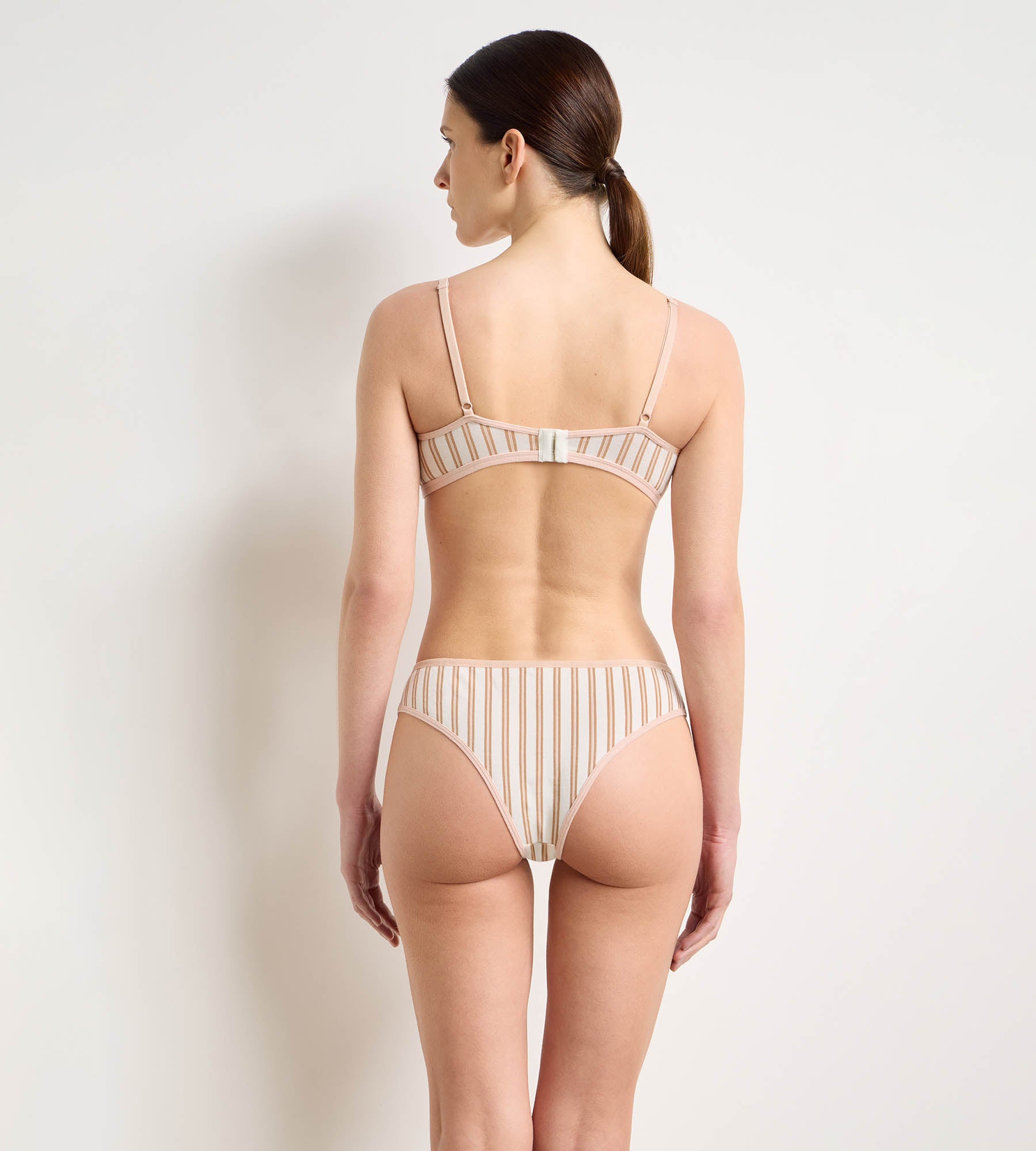 dim-x-ines-de-la-fressange-soutien-gorge-corbeille-armatures-cr-me-rose image 5
