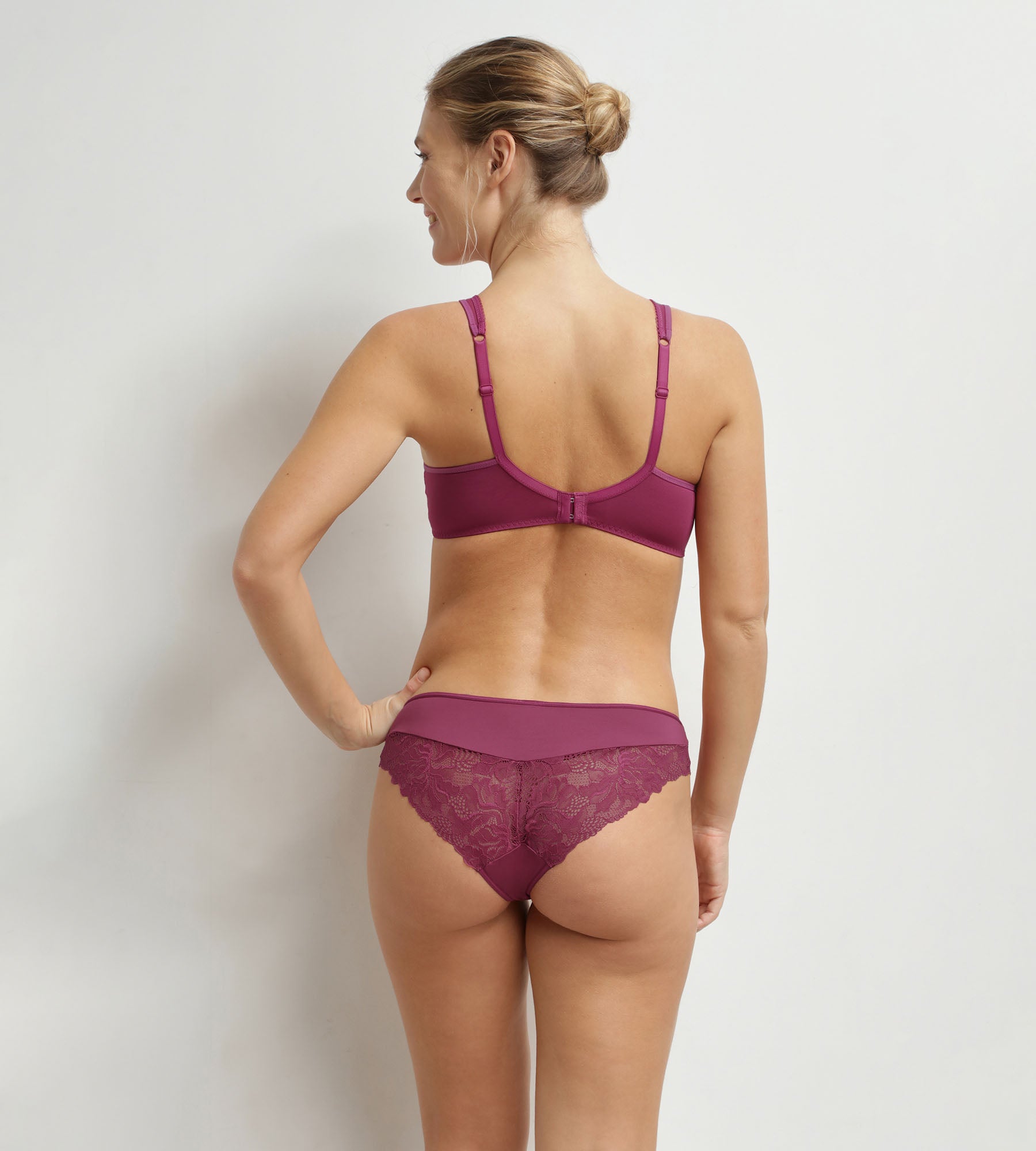 dim-generous-essentiel-soutien-gorge-emboitant-dentelle-rouge-sangria image 5
