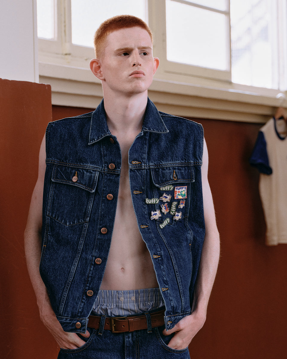 atelier-tuffery-blouson-sans-manches-homme-en-jean-brut-les-ann-es-tuff-s image 2